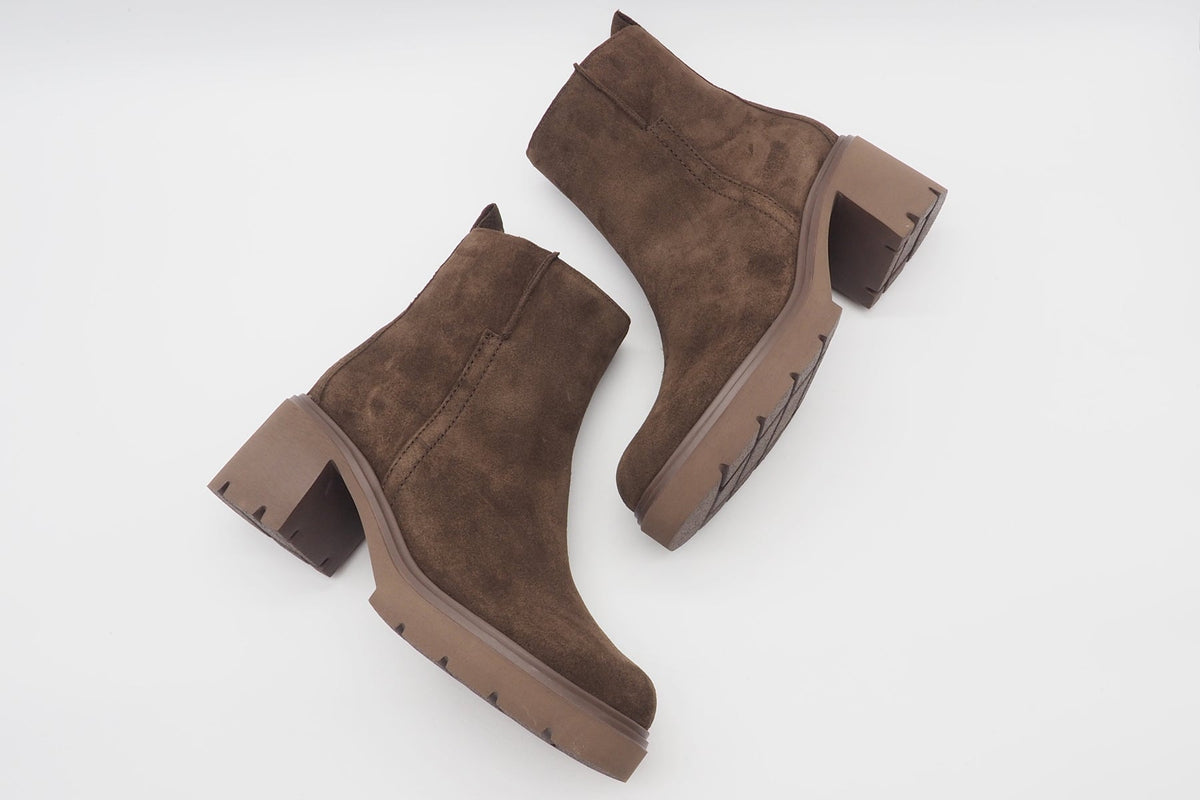 Feminine Damen Stiefelette aus Veloursleder in Braun mit Trotteurabsatz Damen Stiefeletten Gabor