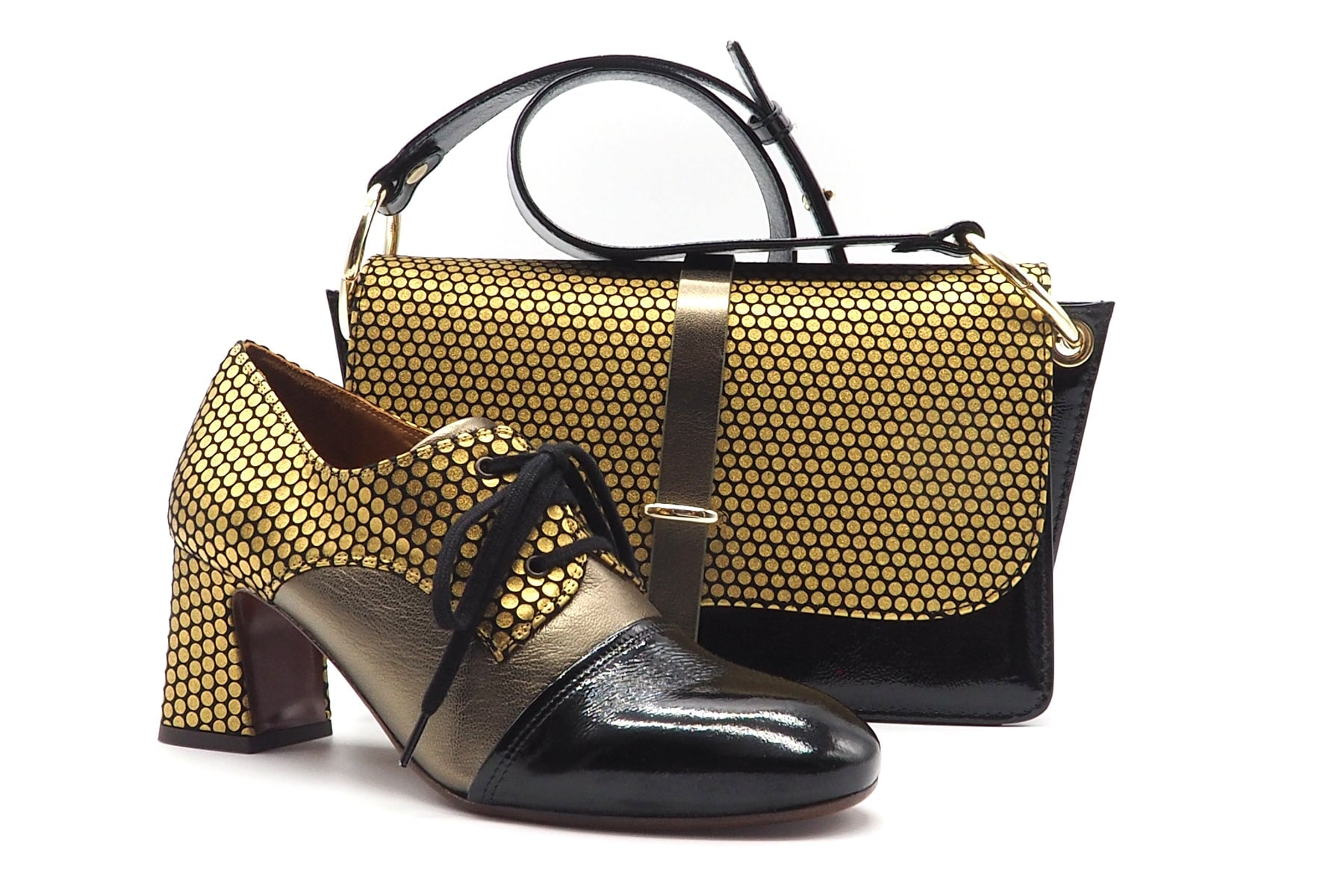 Femininer Damen Schnürer aus Lackleder in Schwawrz & Gold - 7 cm Absatz - Fadri Damen Loafers & Schnürer Chie Mihara