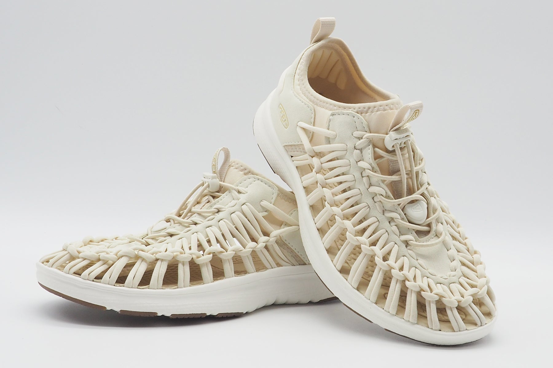 Fersengeschlossene Damen Sandale aus technischer Faser in Creme - Uneek Damen Sandale Keen
