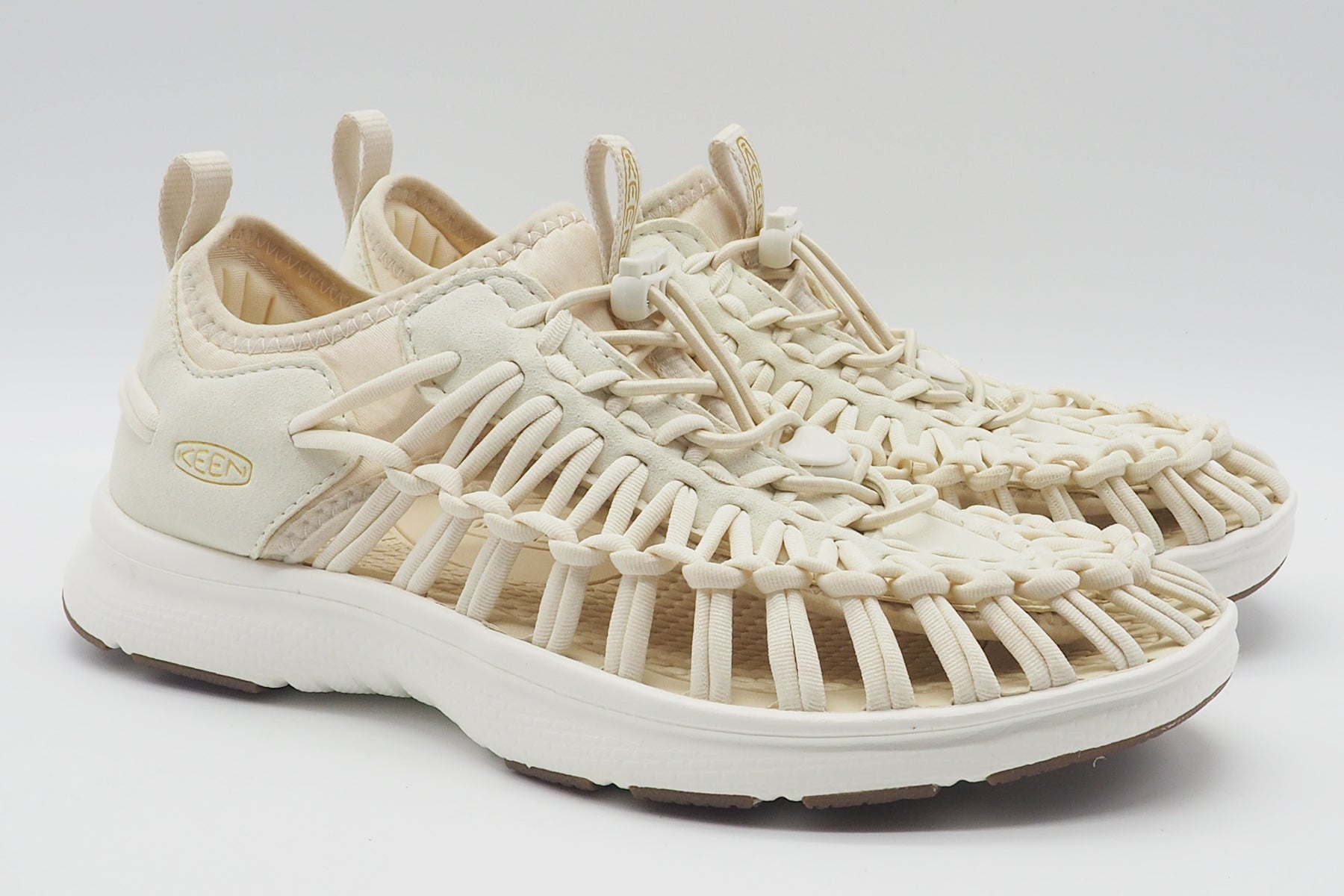 Fersengeschlossene Damen Sandale aus technischer Faser in Creme - Uneek Damen Sandale Keen