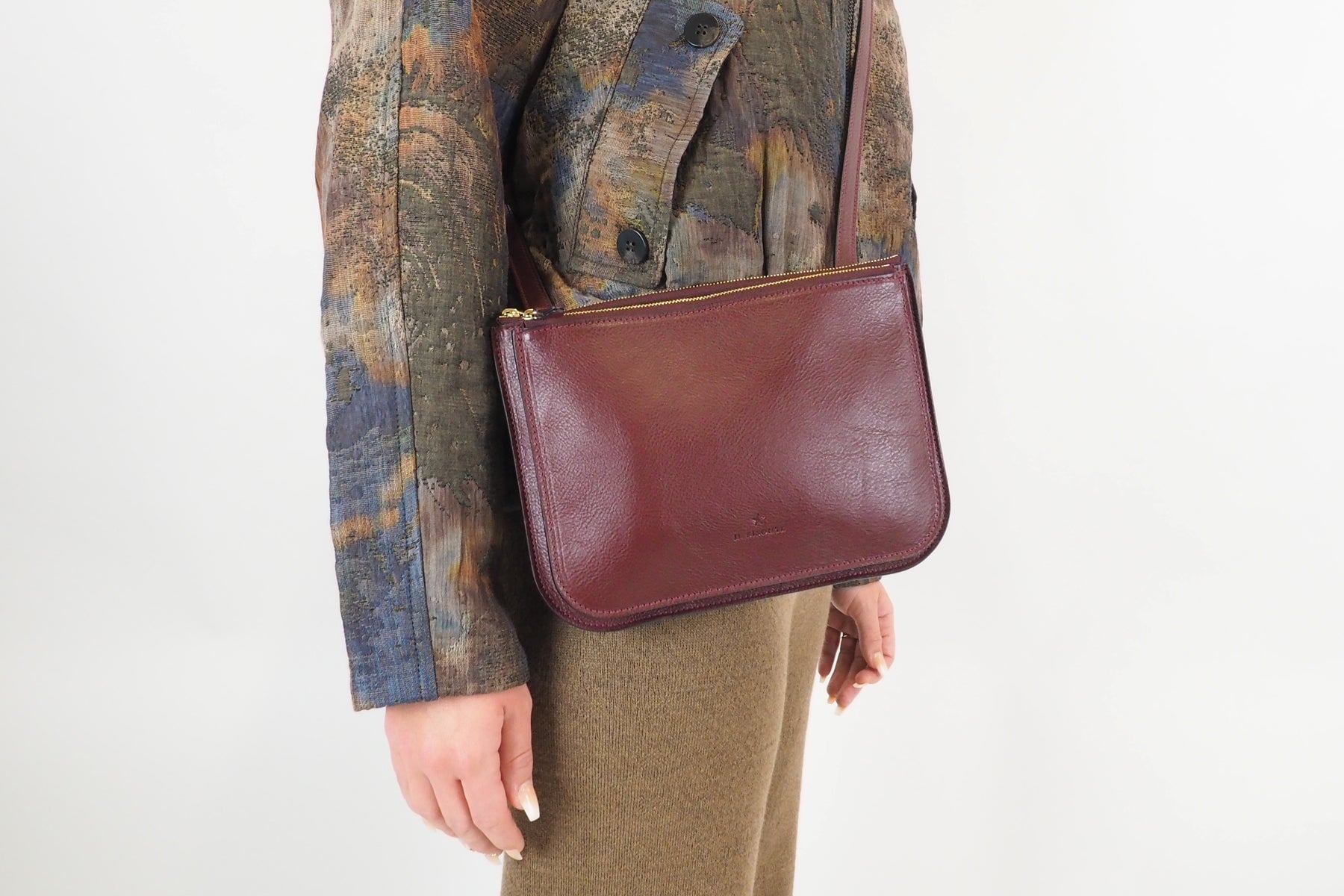 Flache Crossbodybag aus Naturleder in Bordeaux Taschen Crossbody & Schultertaschen Il Bisonte