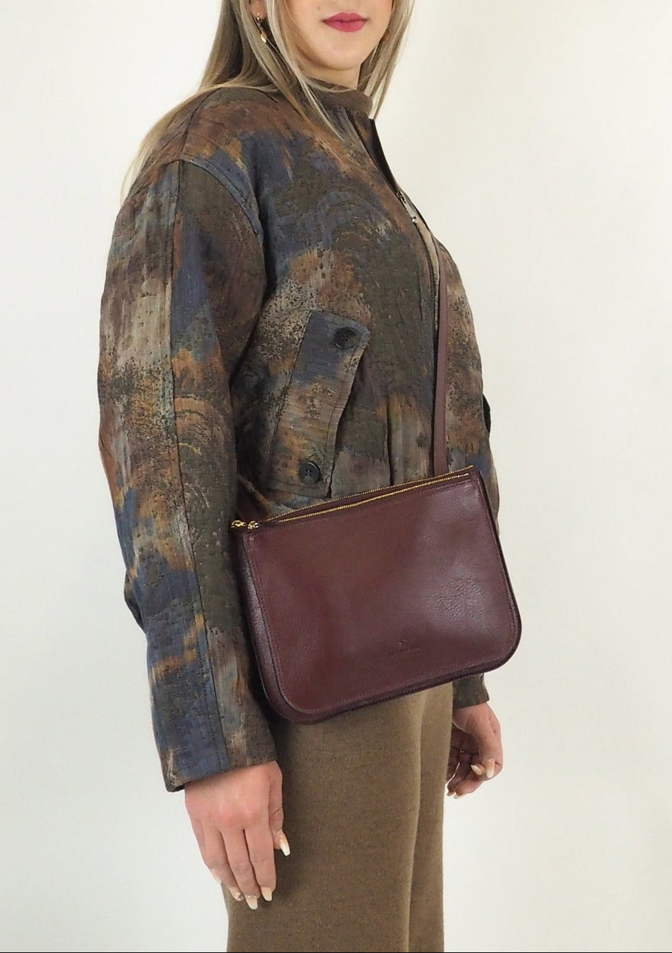 Flache Crossbodybag aus Naturleder in Bordeaux Taschen Crossbody & Schultertaschen Il Bisonte