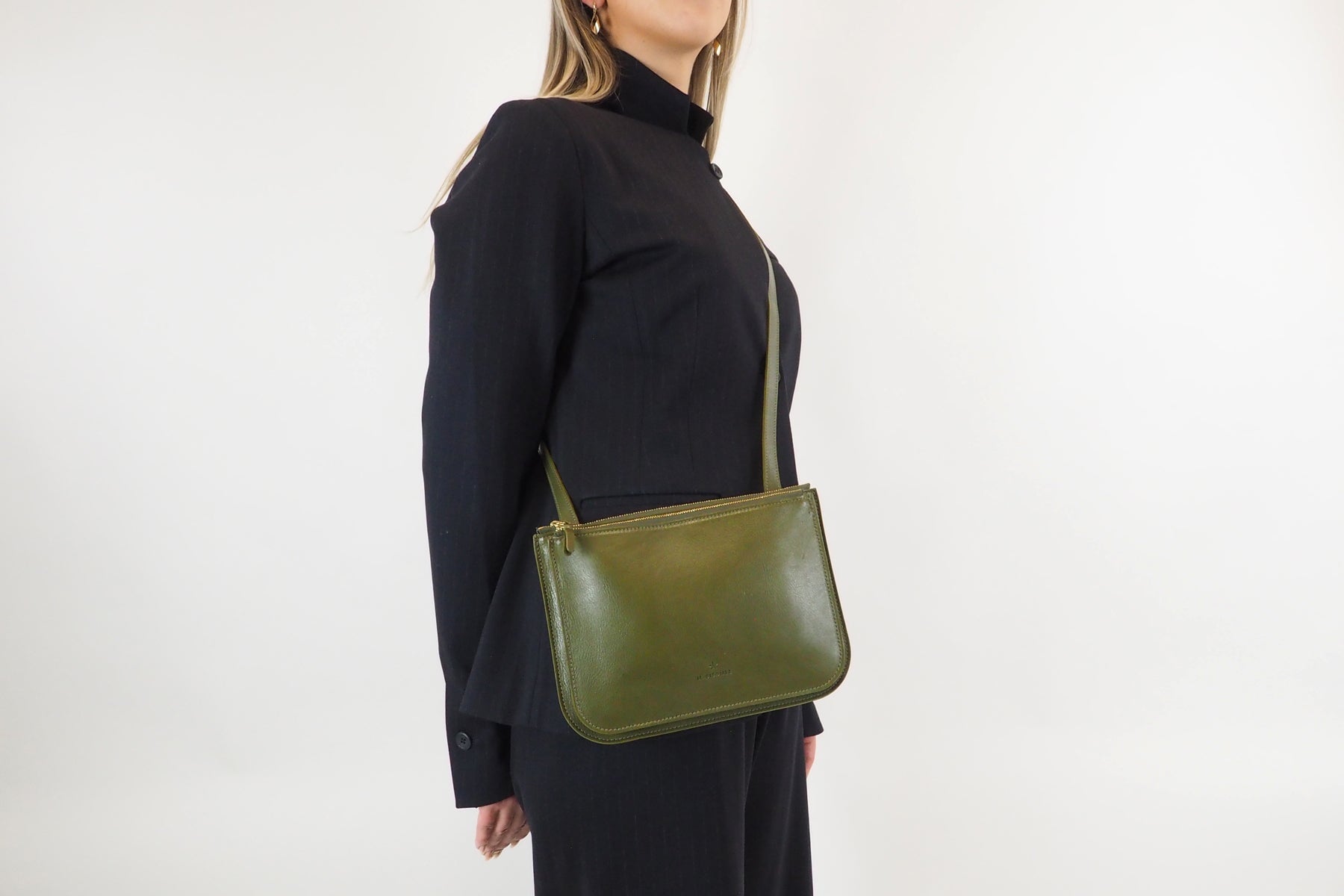 Flache Crossbodybag aus Naturleder in Oliv Taschen Crossbody & Schultertaschen Il Bisonte