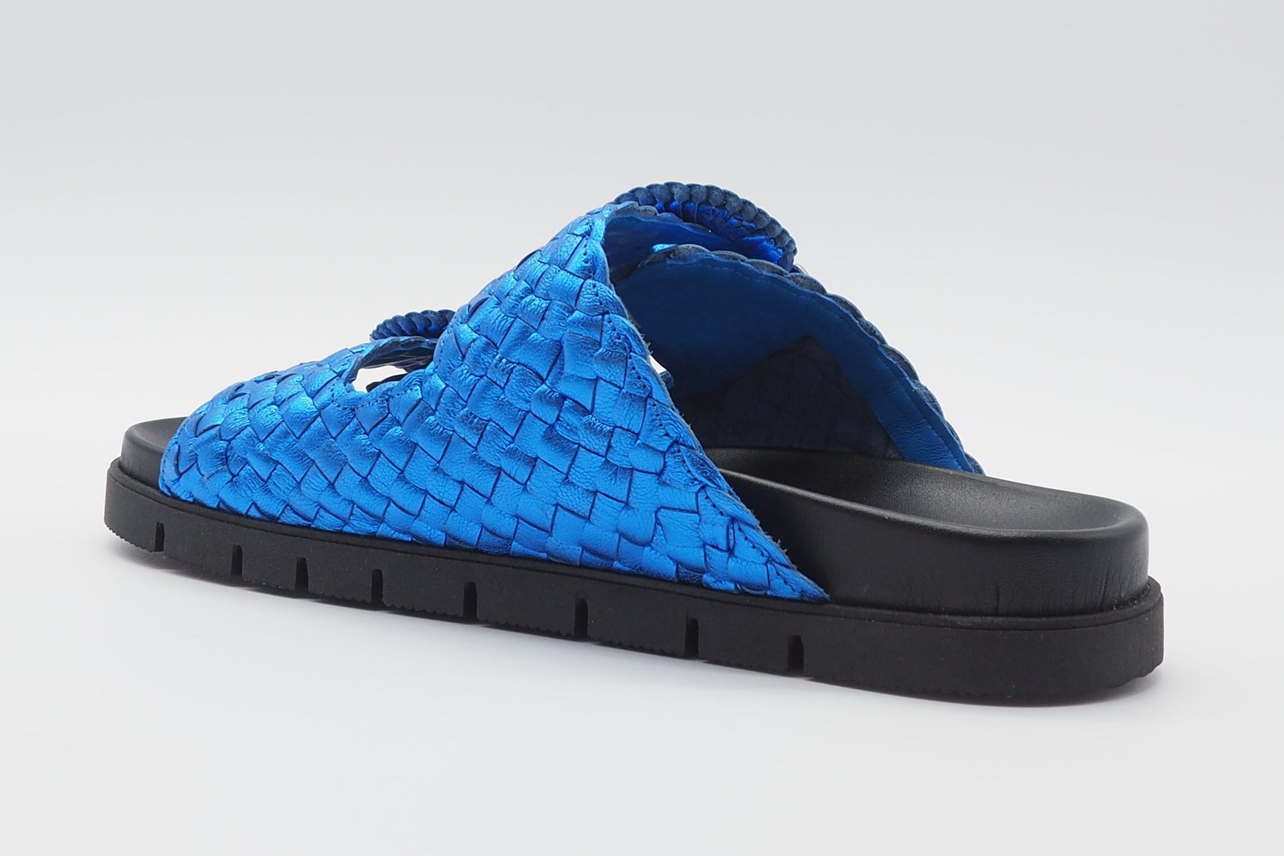 Geflochtener Damen Pantoffel in Metallicleder in Royalblau - mit Fußbett Damen Pantoffel Pons Quintana