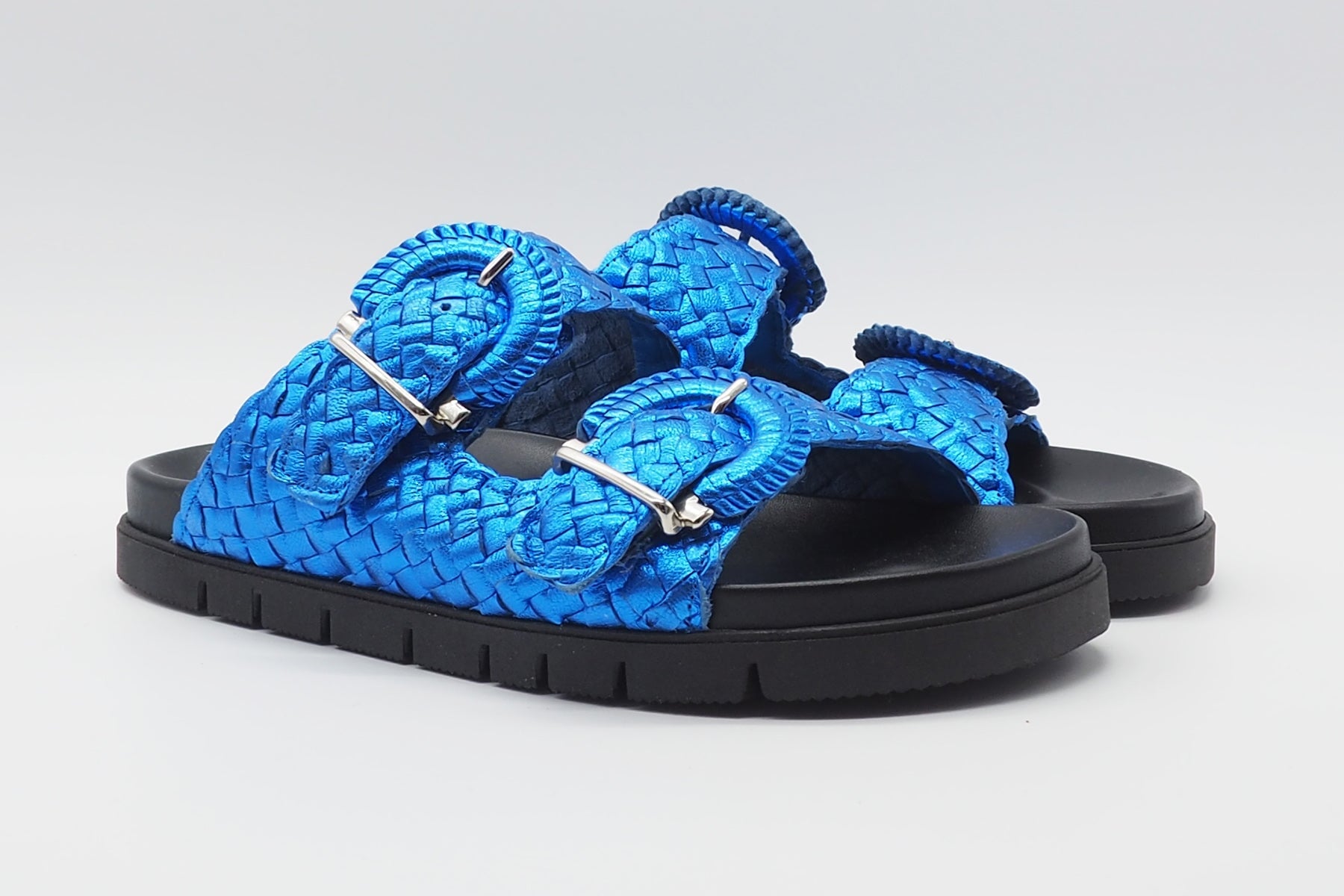 Geflochtener Damen Pantoffel in Metallicleder in Royalblau - mit Fußbett Damen Pantoffel Pons Quintana