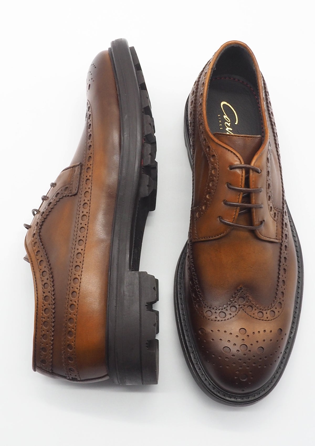 Herren Derbyschnürschuh in Cognac mit Englisch Lochung & Gummisohle Herren Klassik modern Corvari