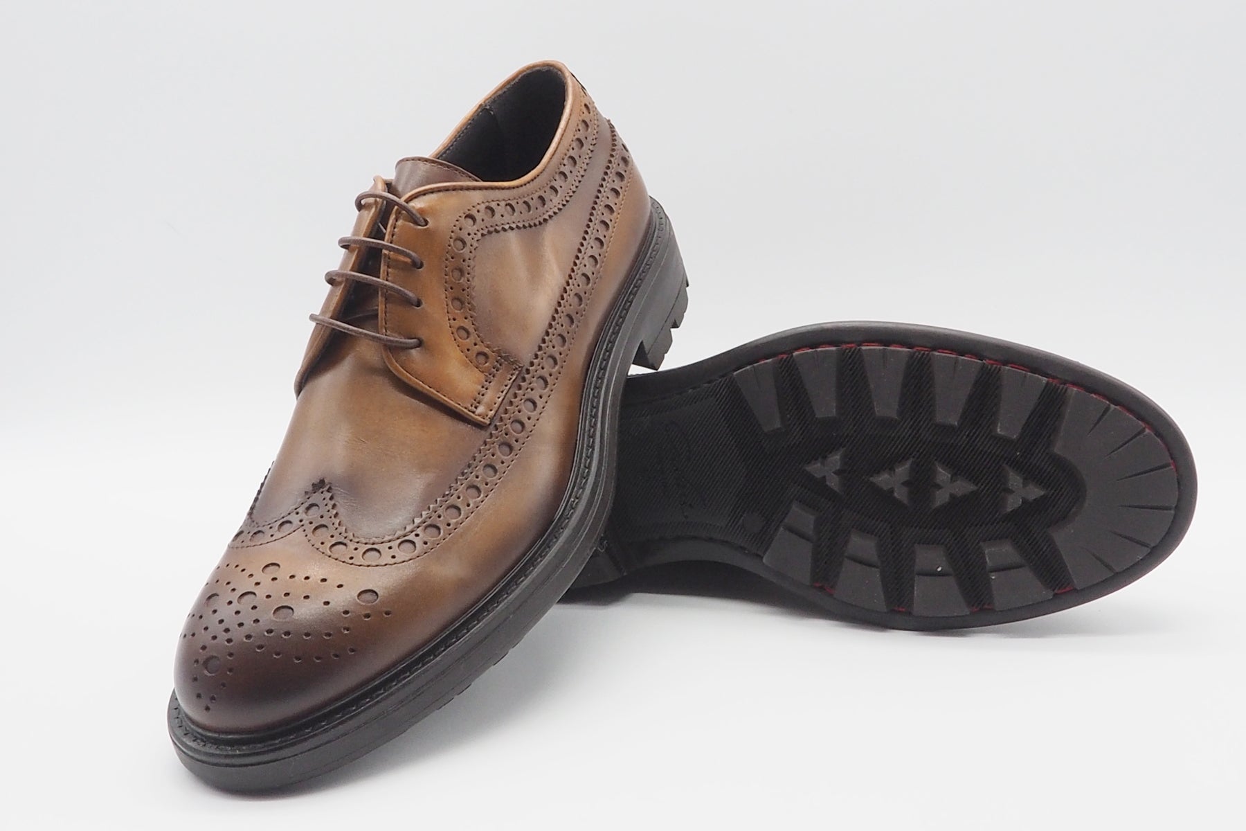 Herren Derbyschnürschuh in Cognac mit Englisch Lochung & Gummisohle Herren Klassik modern Corvari