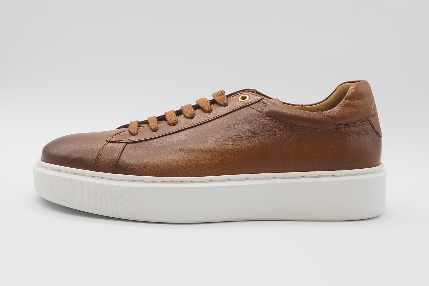 Herren Sneaker aus Glattleder in Cognac & weisser Sohle Herren Sneaker Corvari