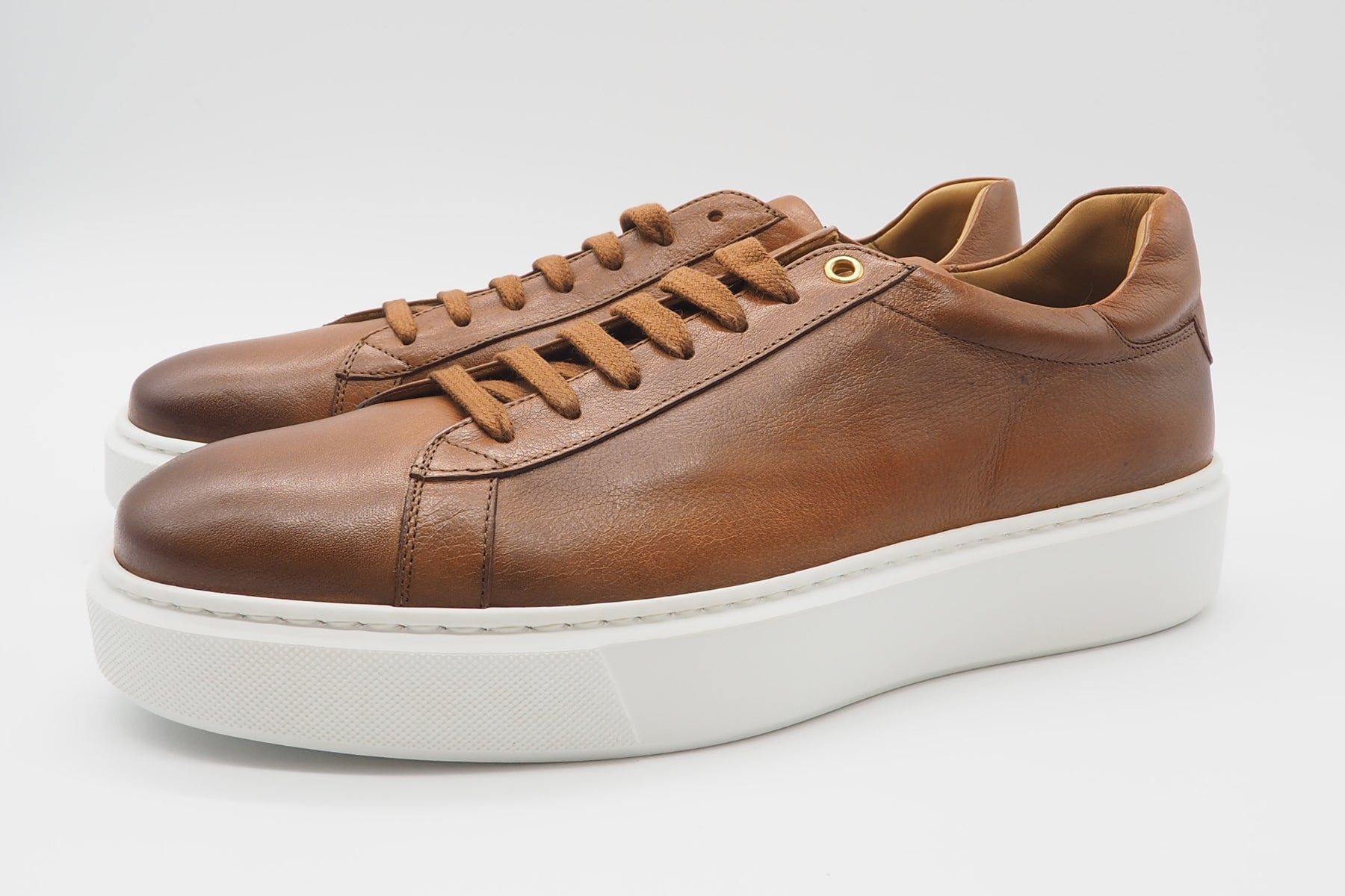 Herren Sneaker aus Glattleder in Cognac & weisser Sohle Herren Sneaker Corvari