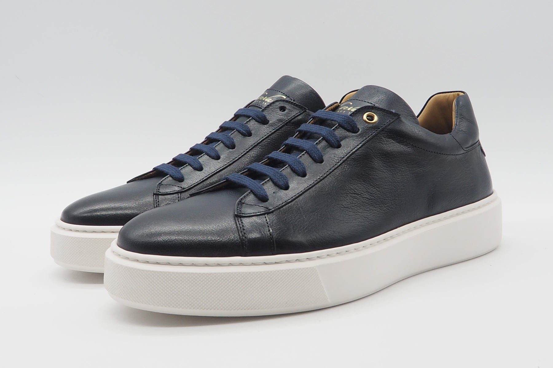 Herren Sneaker aus Glattleder in Dunkelblau auf weißer Sohle Herren Sneaker Corvari