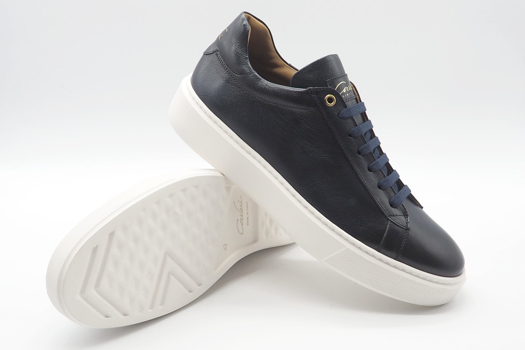 Herren Sneaker aus Glattleder in Dunkelblau auf weißer Sohle Herren Sneaker Corvari