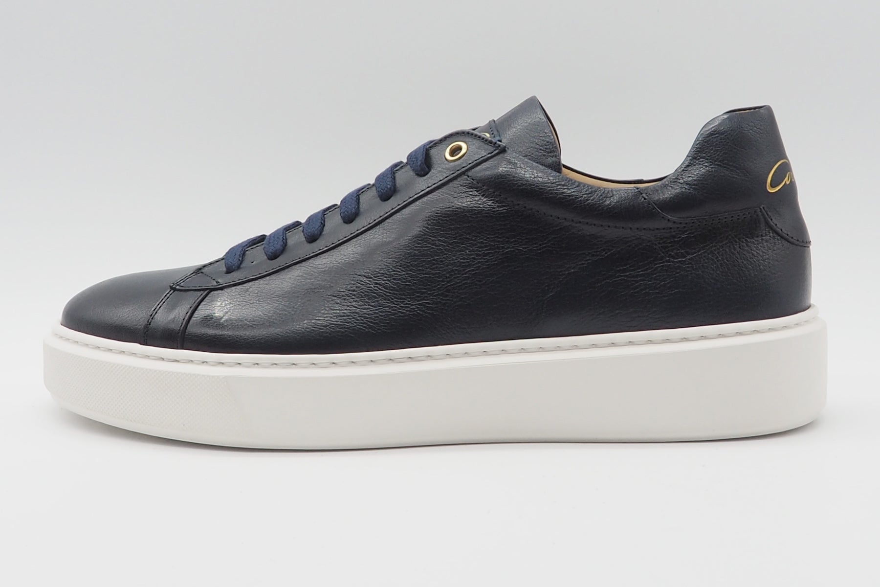 Herren Sneaker aus Glattleder in Dunkelblau auf weißer Sohle Herren Sneaker Corvari