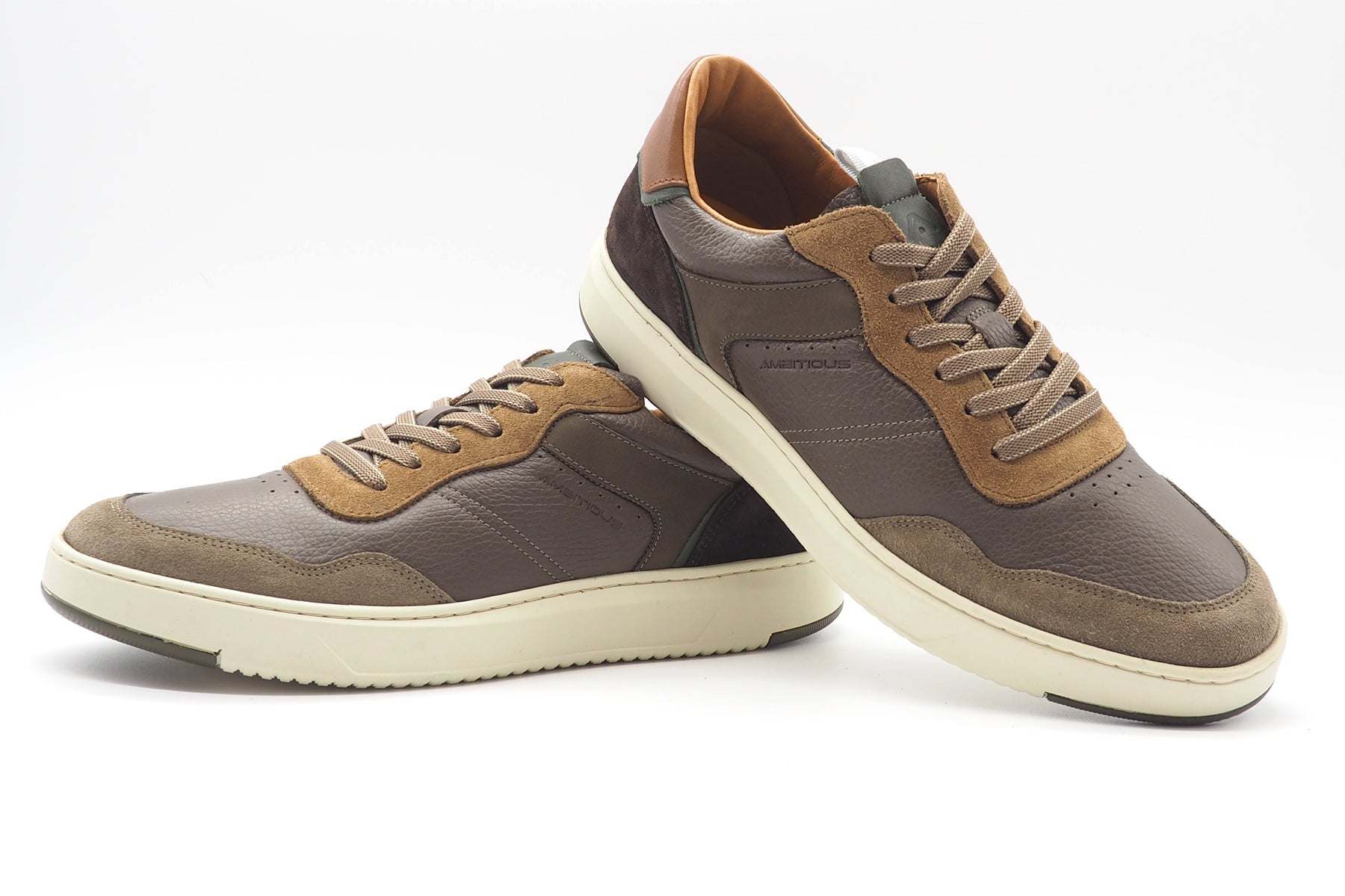 Herren Sneaker aus Glattleder in Olivgrün mit Naturgummisohle Herren Sneaker Ambitious