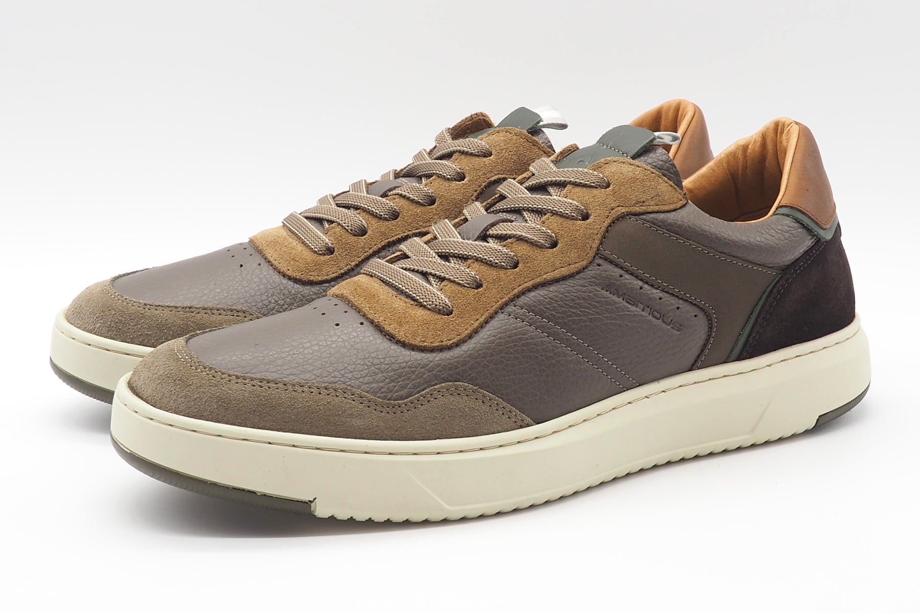 Herren Sneaker aus Glattleder in Olivgrün mit Naturgummisohle Herren Sneaker Ambitious