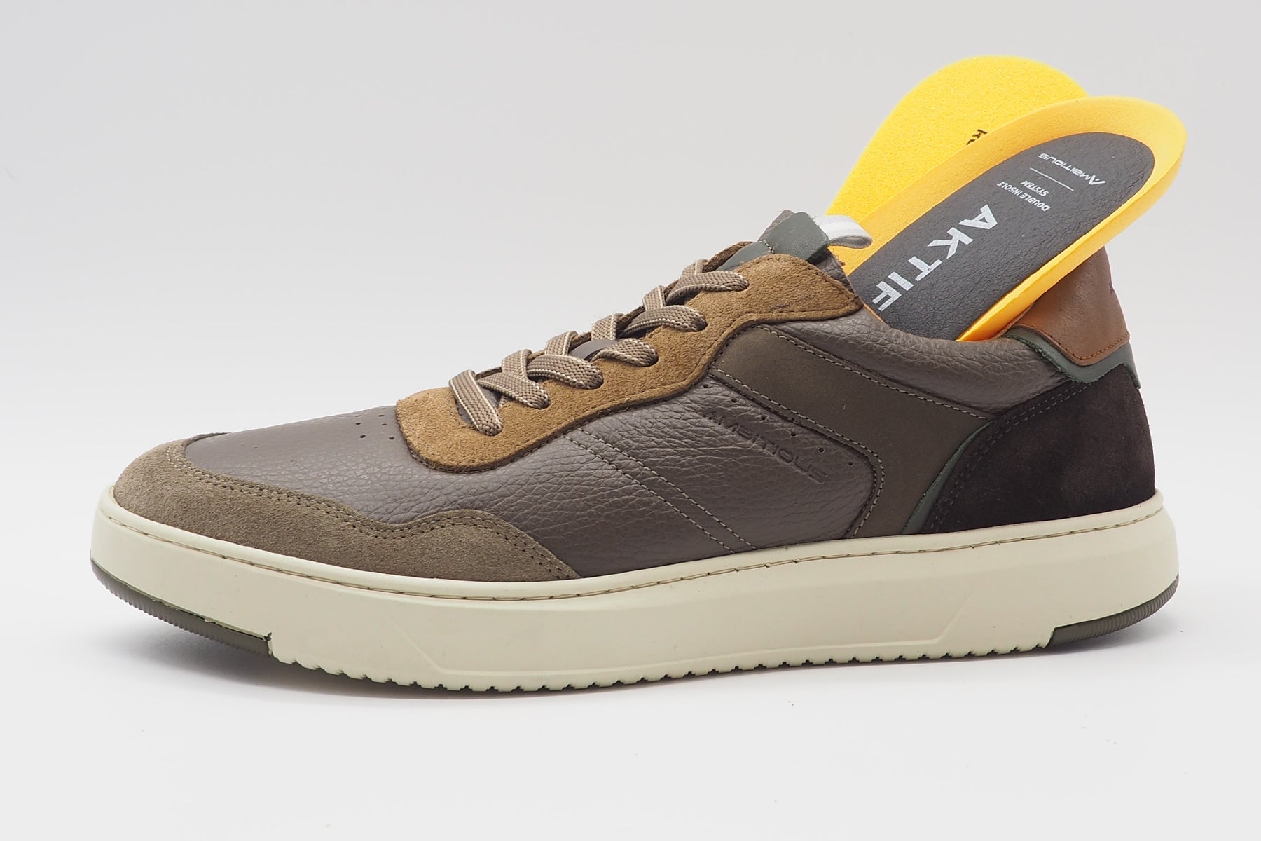 Herren Sneaker aus Glattleder in Olivgrün mit Naturgummisohle Herren Sneaker Ambitious