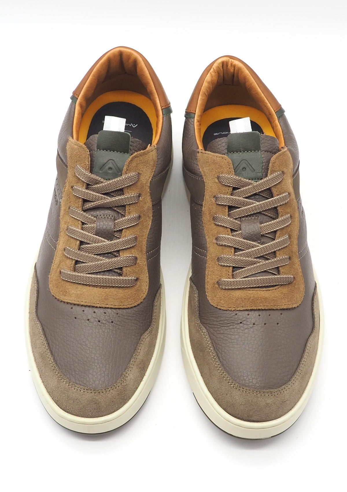 Herren Sneaker aus Glattleder in Olivgrün mit Naturgummisohle Herren Sneaker Ambitious