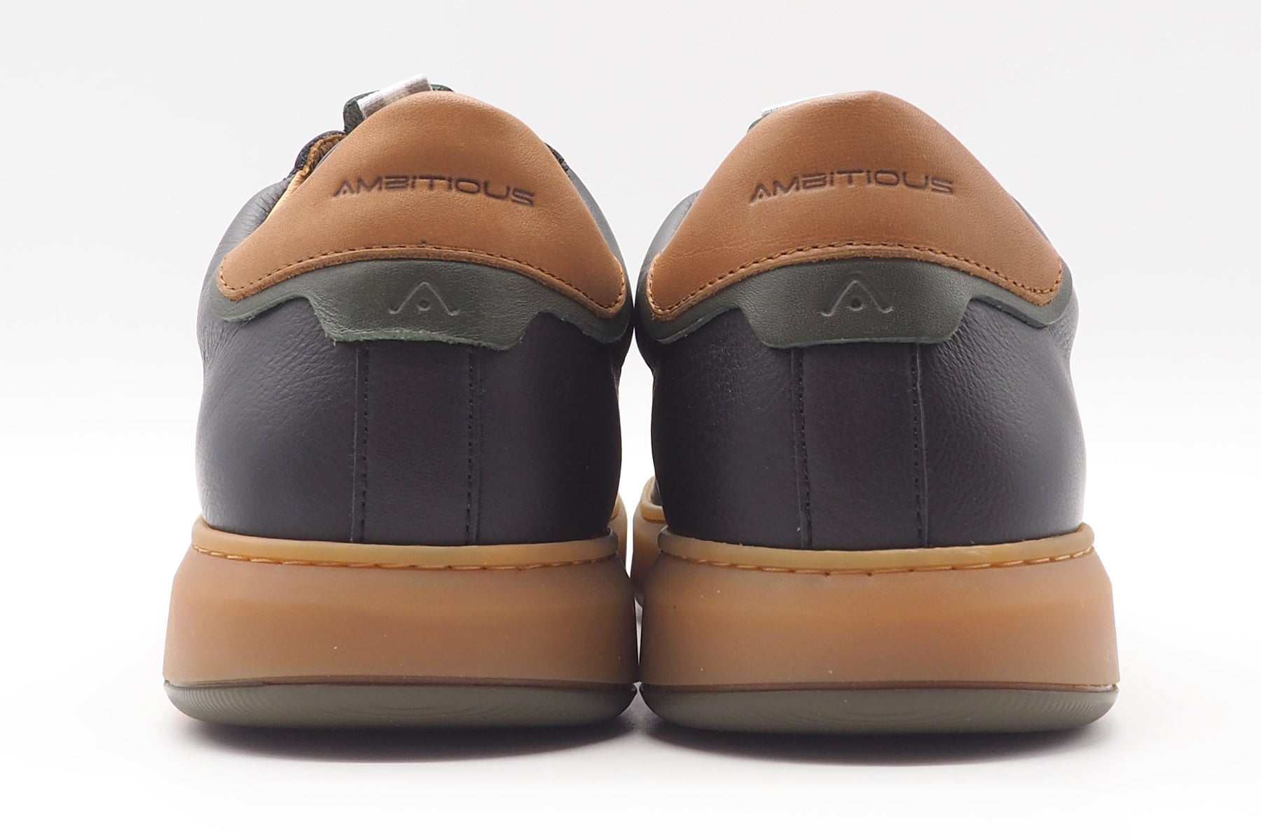 Herren Sneaker aus Glattleder in Schwarz mit Naturgummisohle Herren Sneaker Ambitious