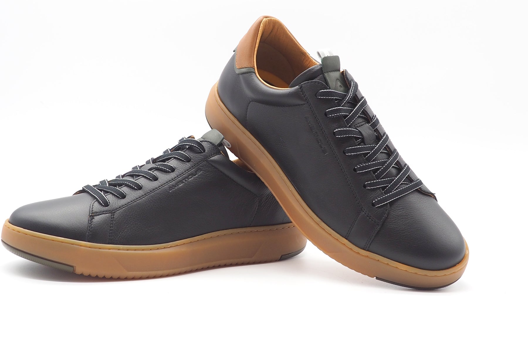 Herren Sneaker aus Glattleder in Schwarz mit Naturgummisohle Herren Sneaker Ambitious