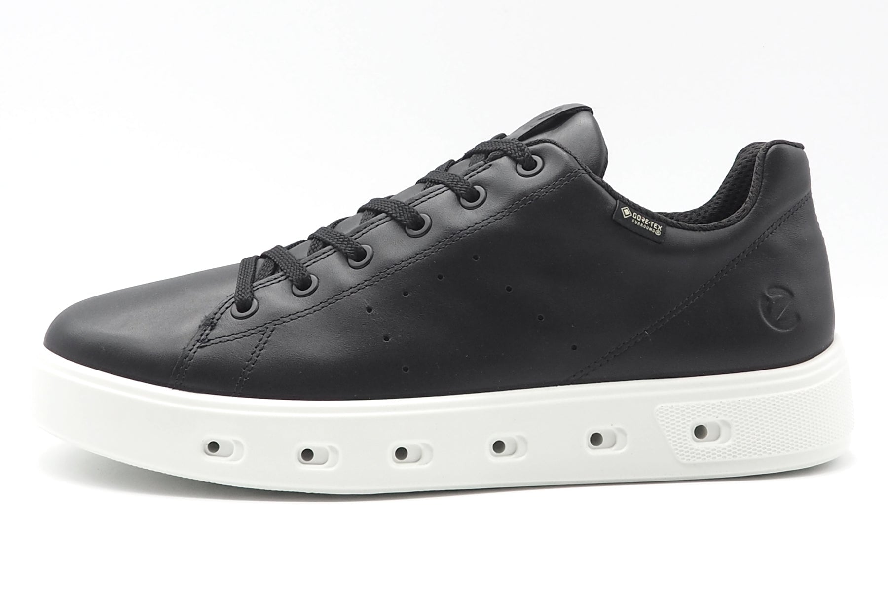 Herren Sneaker aus Leder in Schwarz - GORE-TEX® SURROUND® mit weißer Sohle Herren Sneaker Ecco