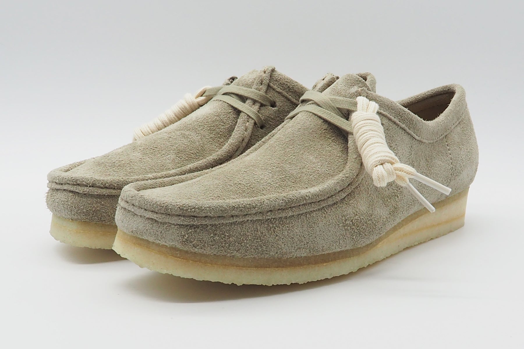 Herren Sneaker aus Veloursleder in Hellgrau - Wallabee - Clarks Originals Herren Sneaker Clarks Originals