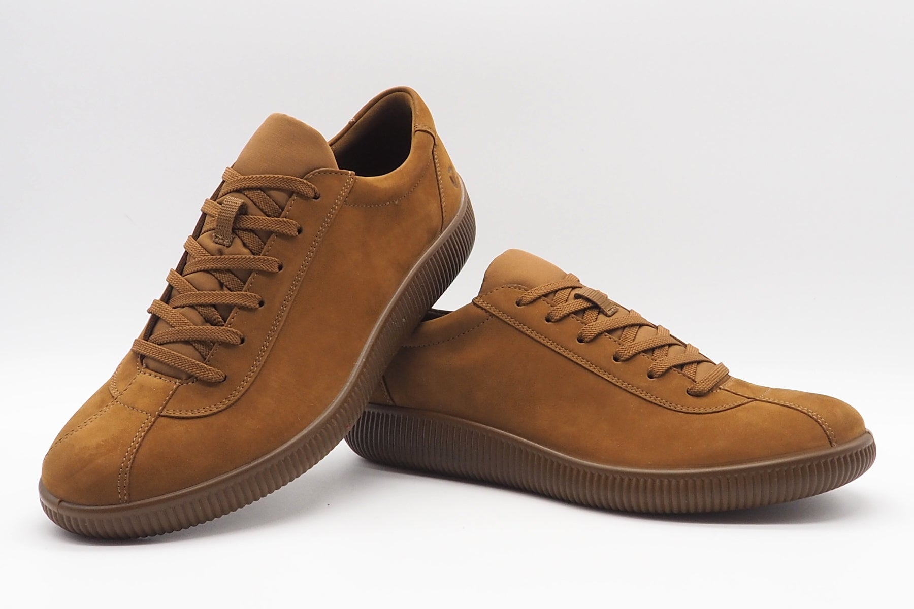 Herren Sneaker im Retrostil aus Nubukleder in Cognnac Herren Sneaker Ecco