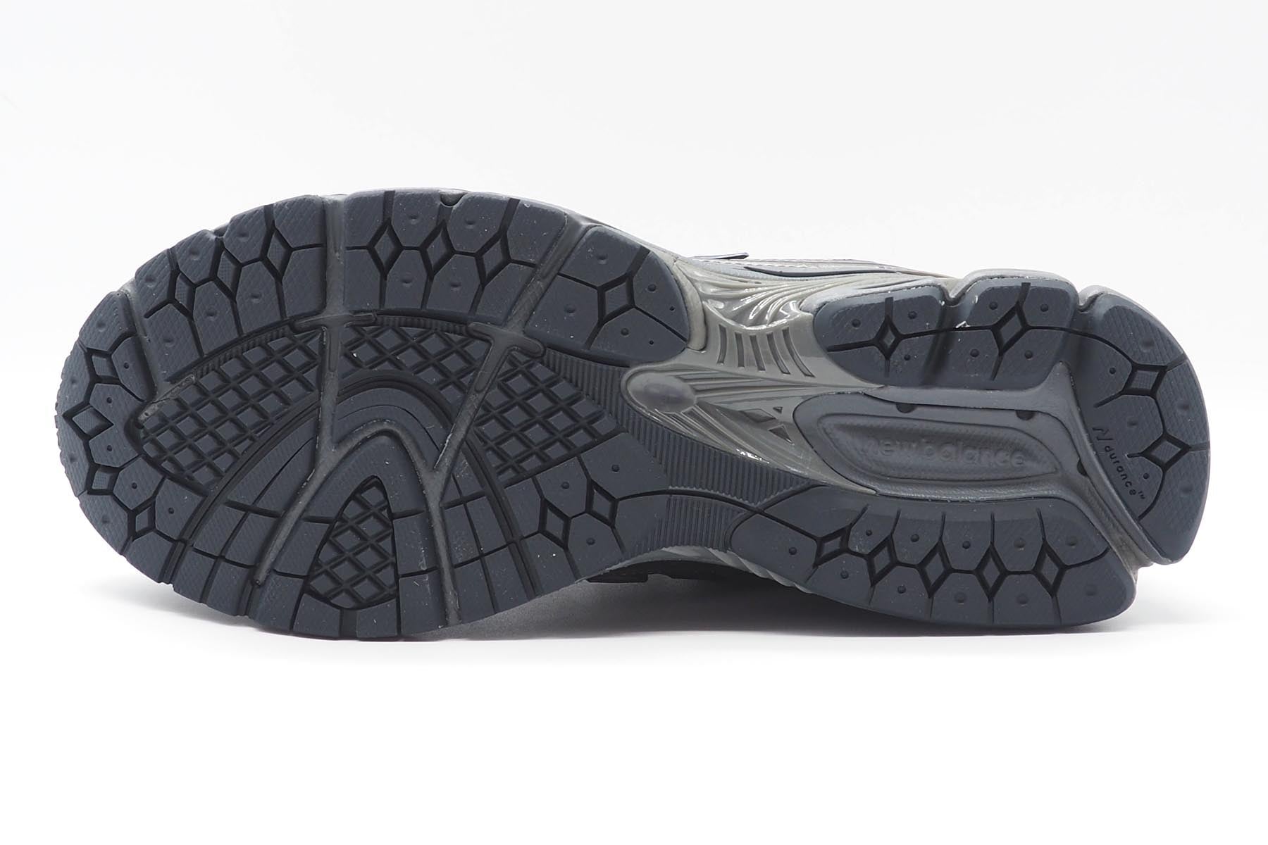 Herren Sneaker M1906 RES aus Mesh in Schwarz & Silber - Limited edition Herren Sneaker New Balance