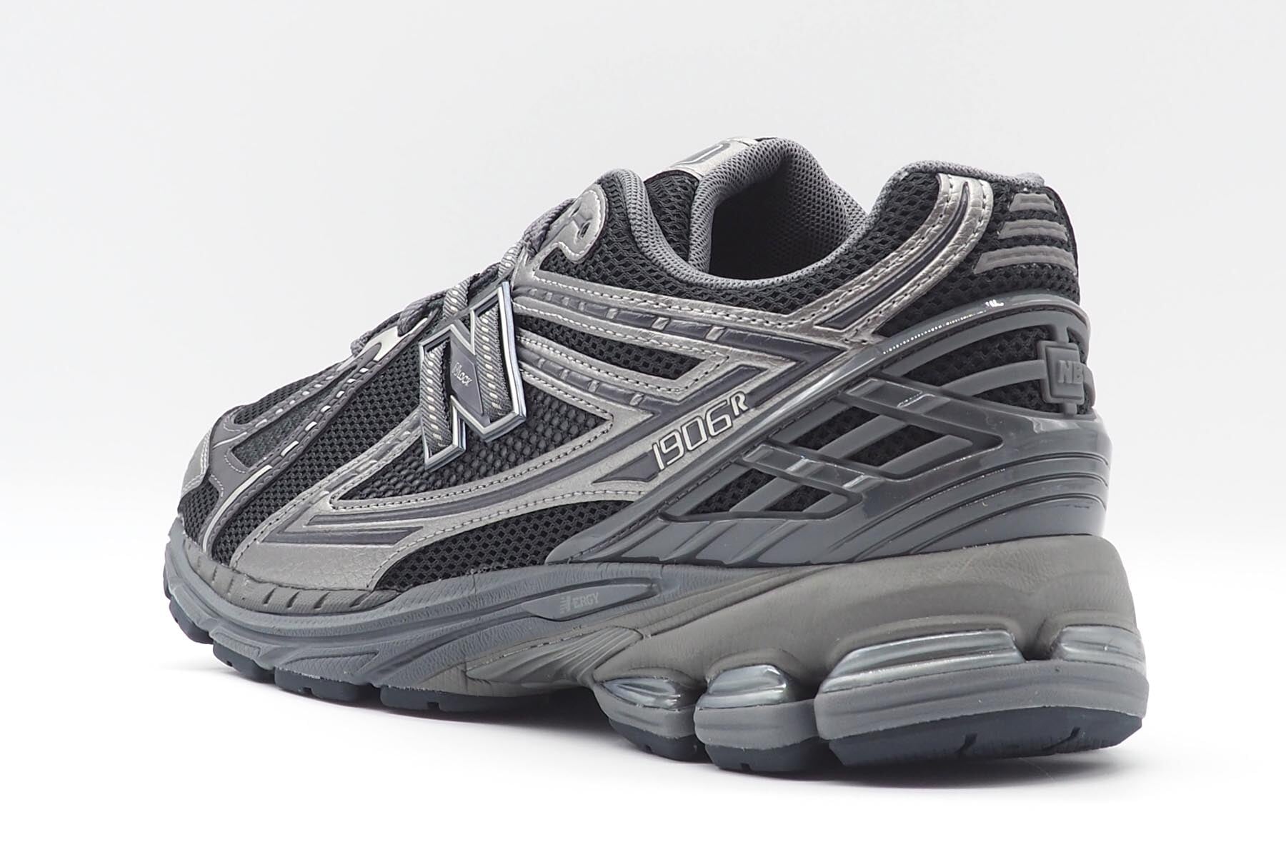 Herren Sneaker M1906 RES aus Mesh in Schwarz & Silber - Limited edition Herren Sneaker New Balance