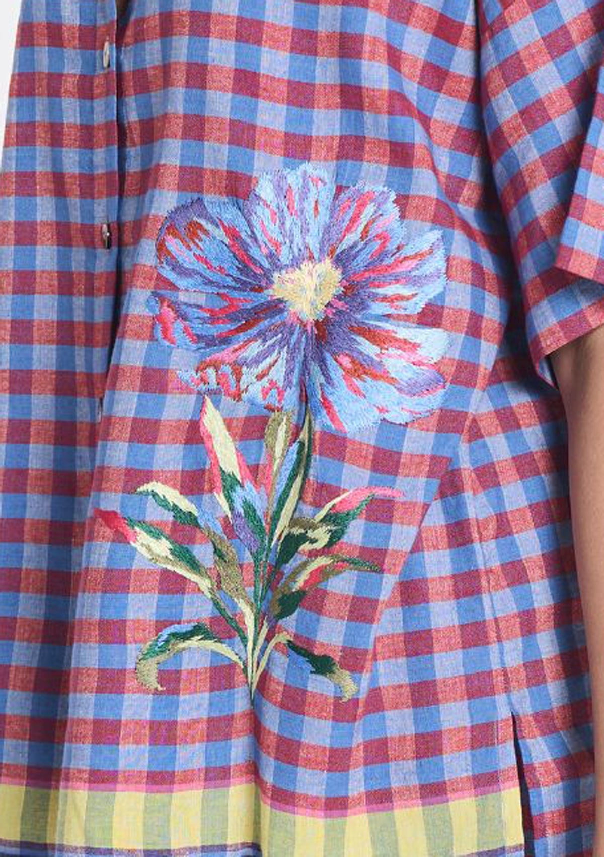 Karierte Bluse aus Baumwolle & Leinen in Blau & Rot mit gestickter Blüte Damen Bluse Payal Pratap