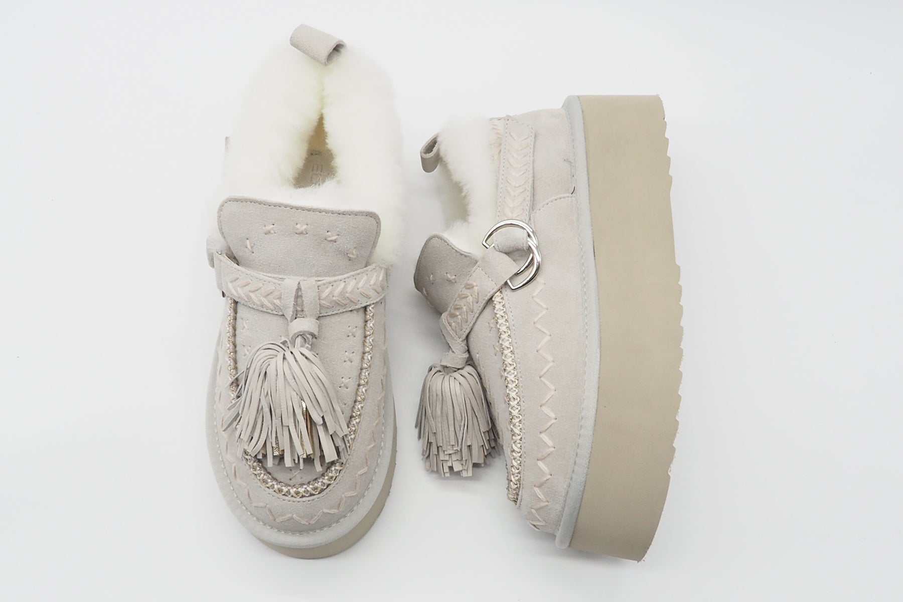 Lammfellboots im Ethnolook - mit Stickerei & Pompon aus Veloursleder in Offwhite Damen Boots & Booties Elena Iachi