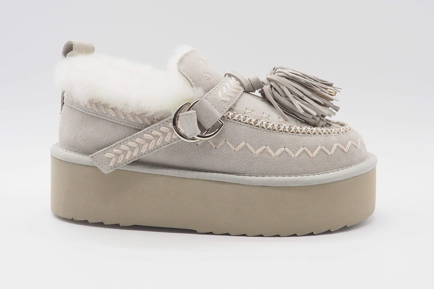 Lammfellboots im Ethnolook - mit Stickerei & Pompon aus Veloursleder in Offwhite Damen Boots & Booties Elena Iachi