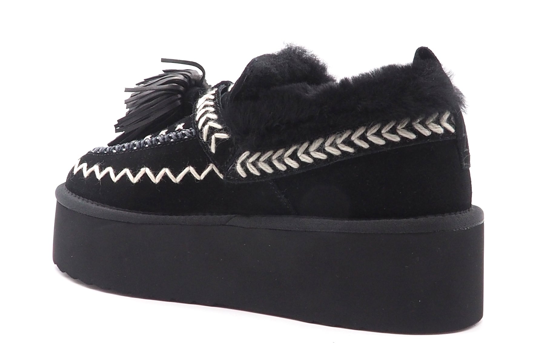 Lammfellboots im Ethnolook - mit Stickerei & Pompon aus Veloursleder in Schwarz Damen Boots & Booties Elena Iachi