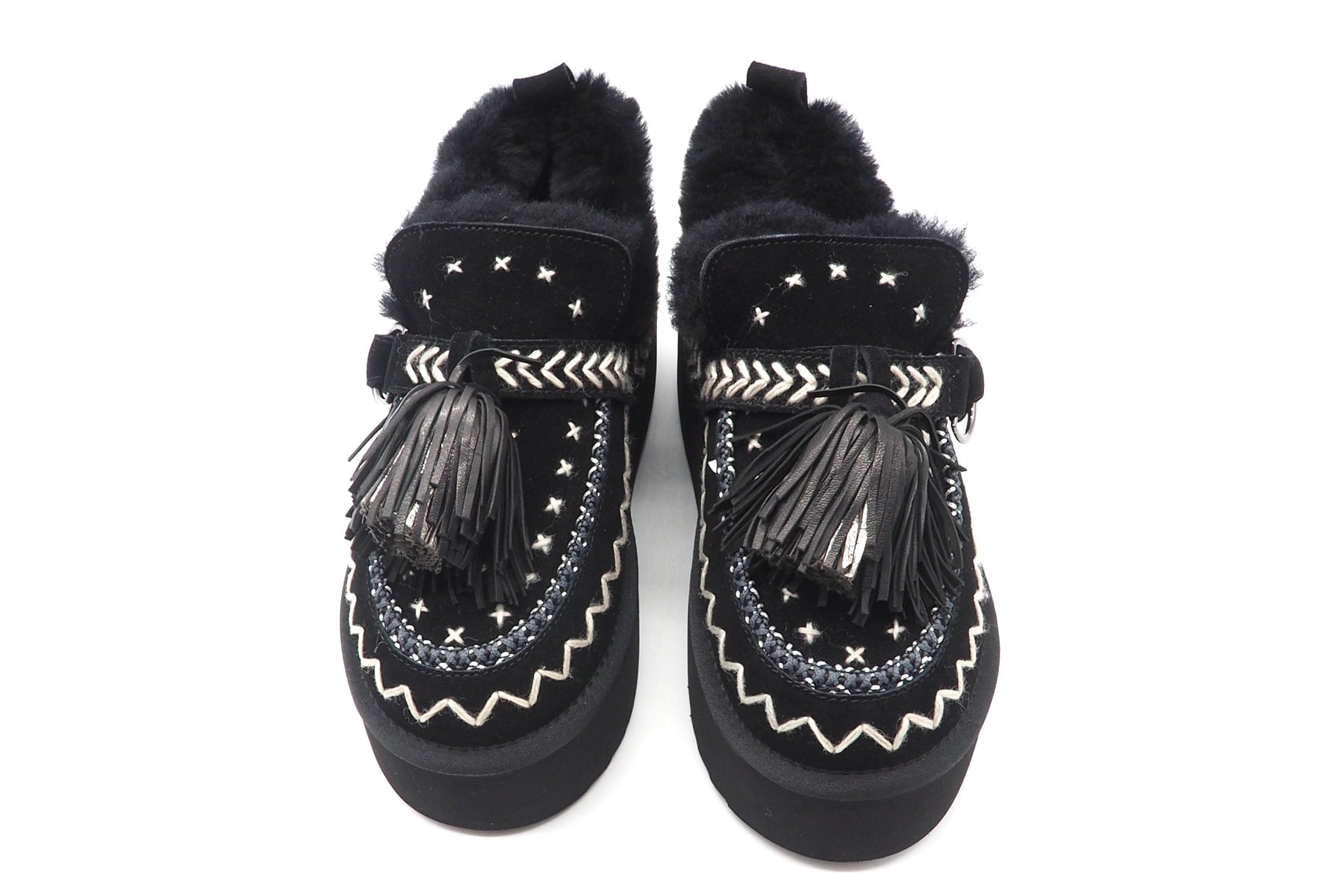 Lammfellboots im Ethnolook - mit Stickerei & Pompon aus Veloursleder in Schwarz Damen Boots & Booties Elena Iachi