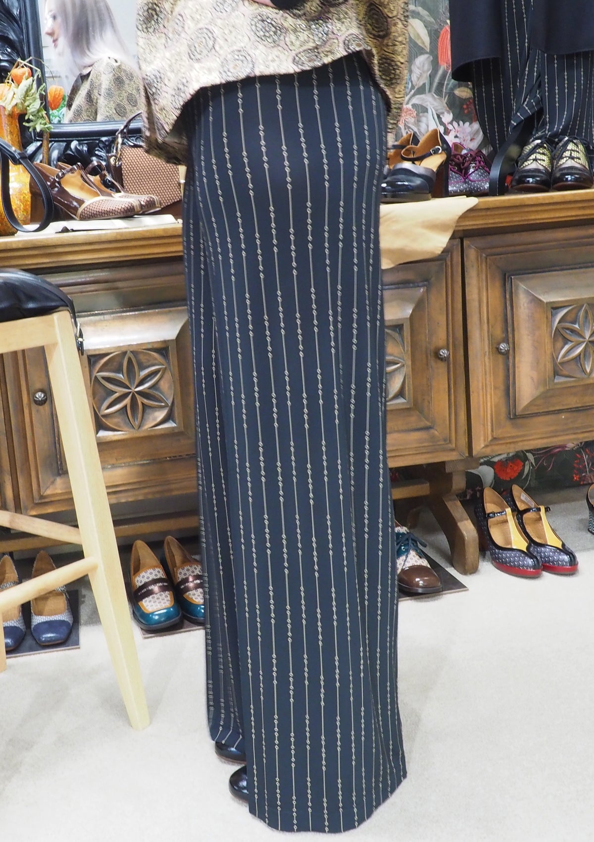 Lange Damenhose aus Viskose mit Nadelstreifdesign in Schwarz Damen Ready to wear Fashion SIYU