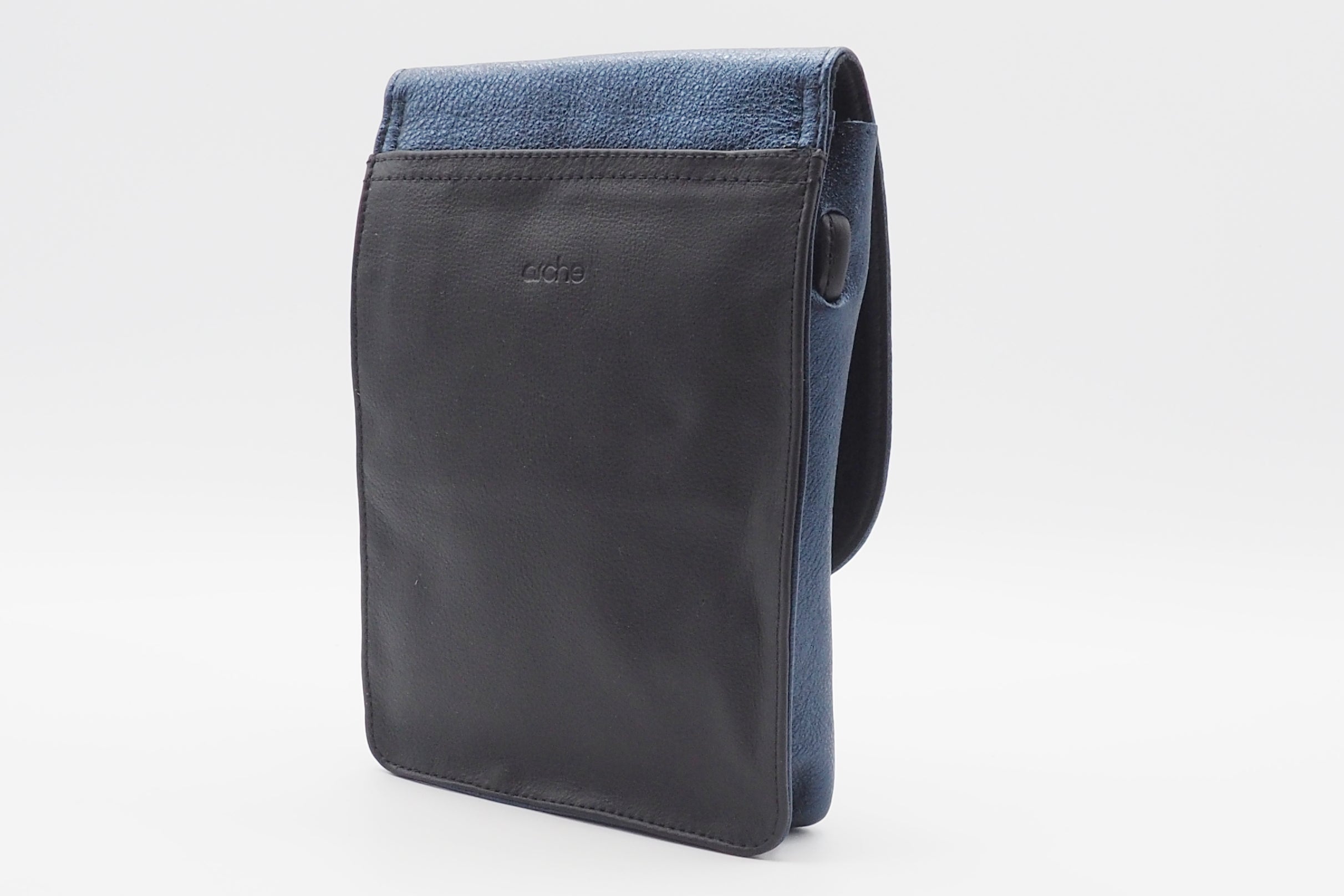 Lässige Crossbodytasche aus Metallicleder in Mitternachtsblau - Adily Taschen Crossbody & Schultertaschen Arche