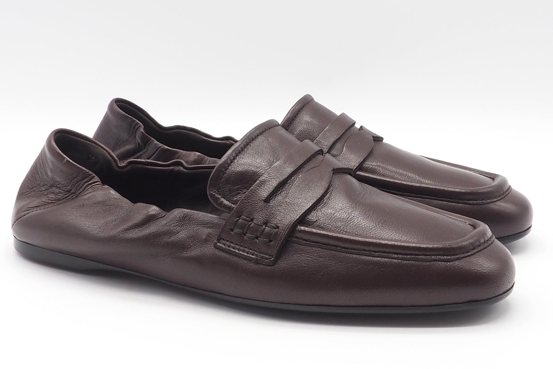 Lässiger Damen Moccassin aus Velours in Braun mit Nieten & Steinen Damen Loafers & Schnürer Strategia