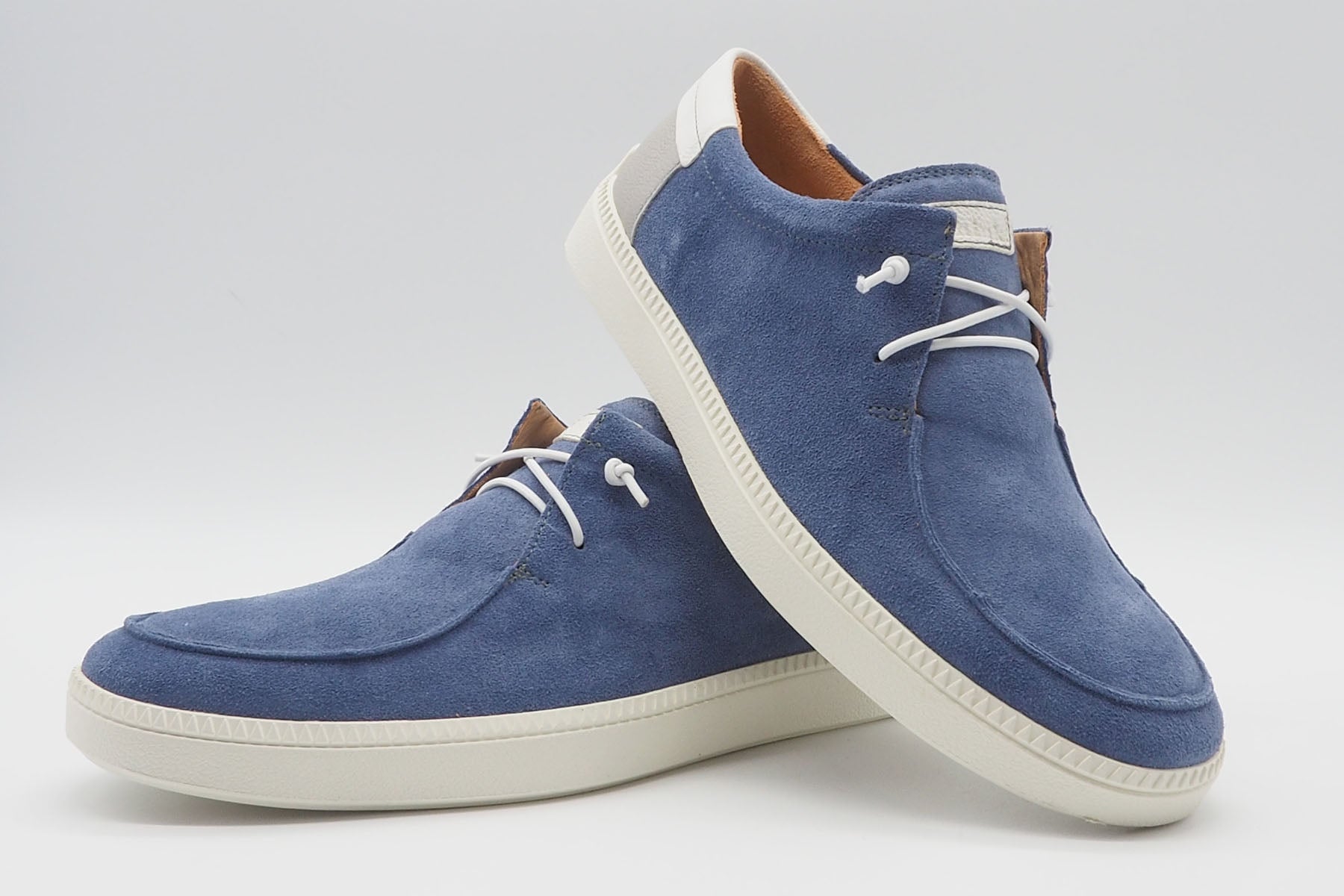 Lässiger Herrenslipper mit Naturfußbett aus Velours in Hellblau Herren Loafers & Slipper Think