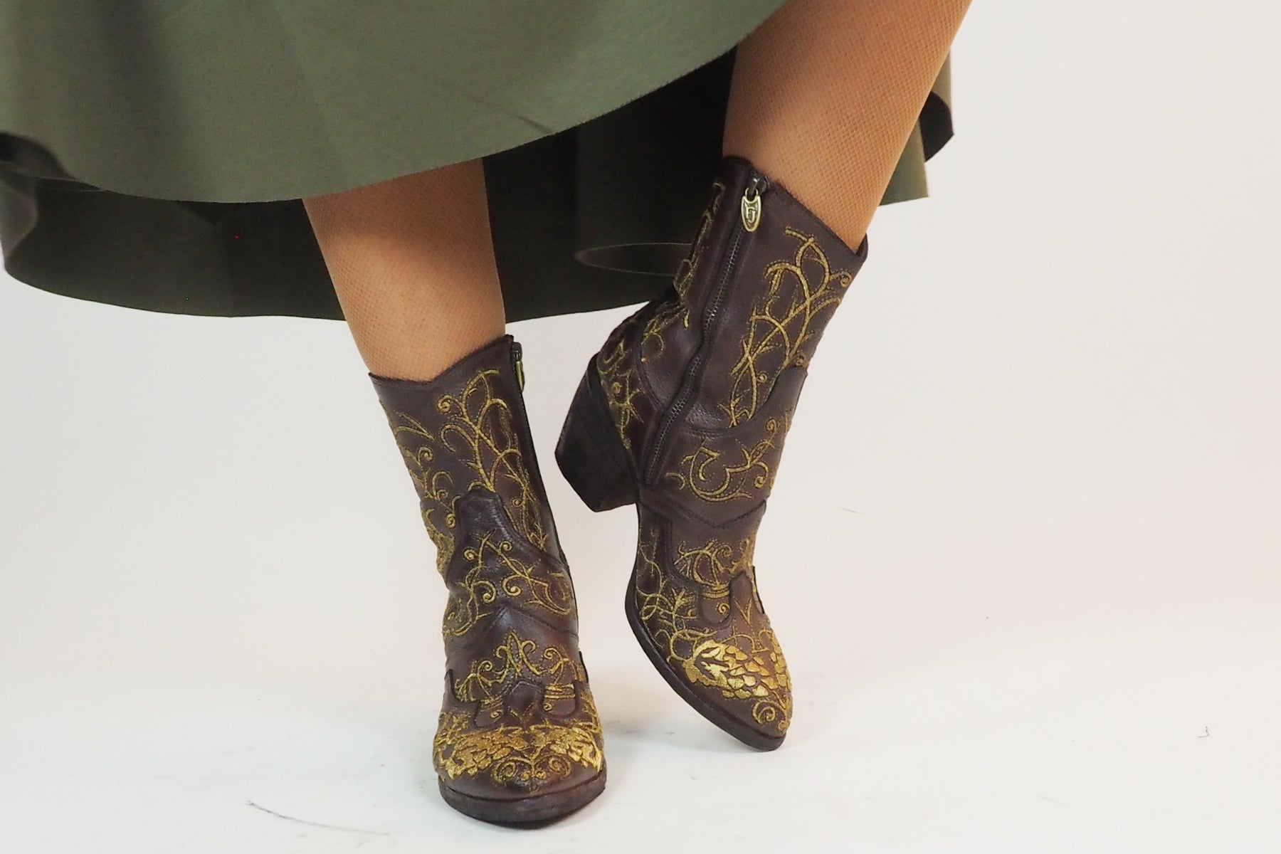 Opulent mit Gold bestickte braune Damen Stiefeletten im Westernstil - Hand gefertigt Damen Stiefeletten Fauzian Jeunesse
