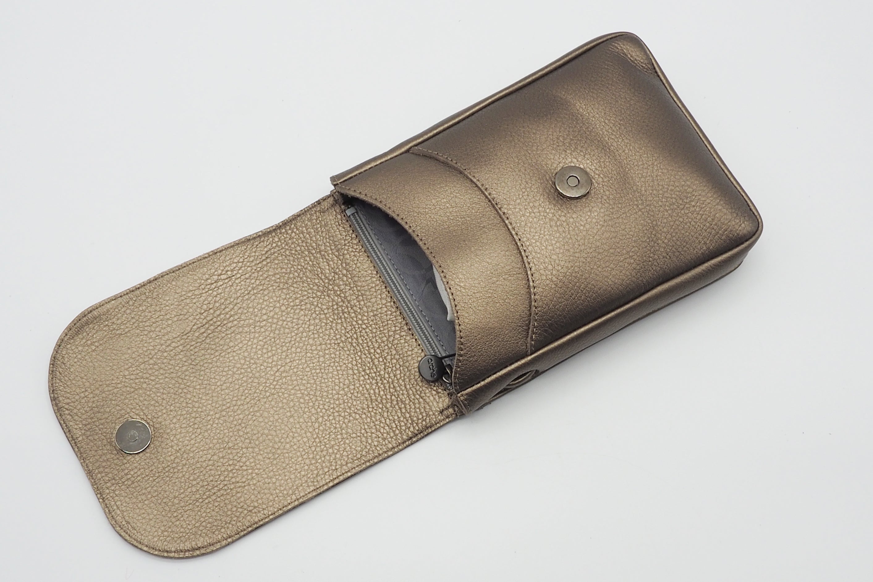 Praktische Crossbodytasche aus Metallicleder in Bronze - Adily Taschen Crossbody & Schultertaschen Arche
