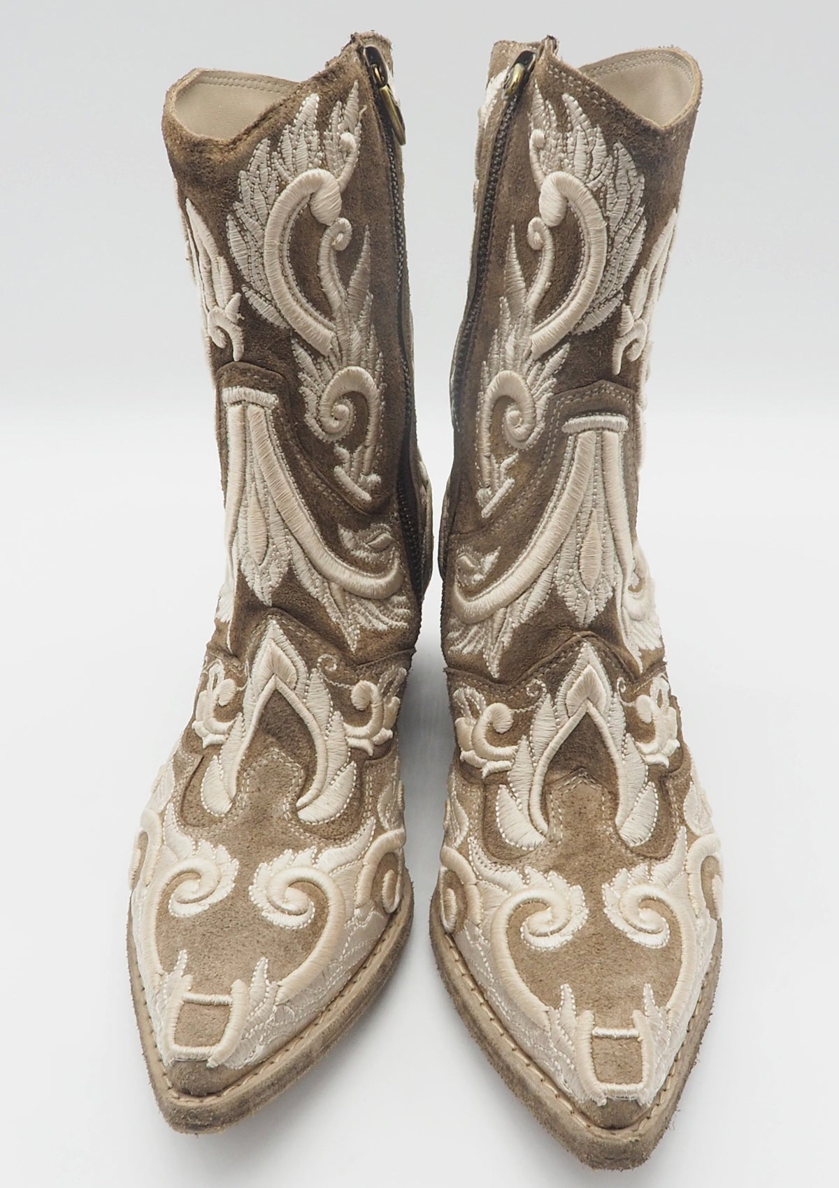 Sandfarbige Damen Stiefeletten im Westernstil opulent bestickt Damen Stiefeletten Fauzian Jeunesse