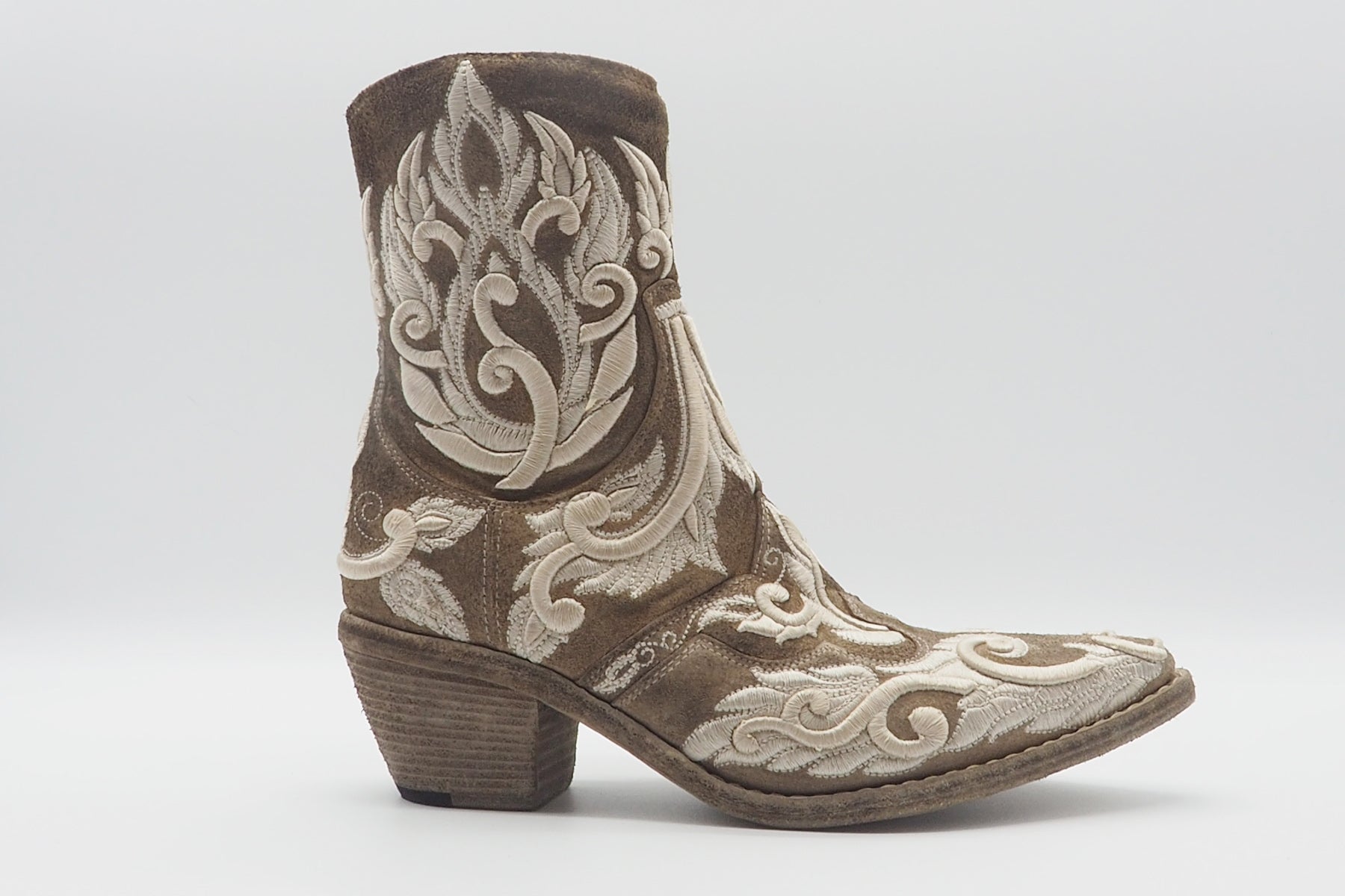 Sandfarbige Damen Stiefeletten im Westernstil opulent bestickt Damen Stiefeletten Fauzian Jeunesse