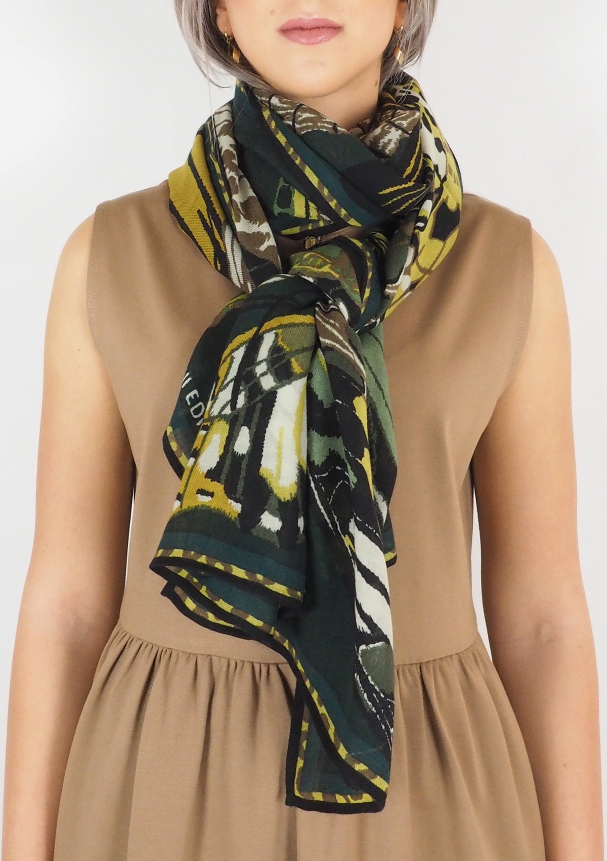 Schal aus Wolle mit Schmetterlingen in Grün - Papillions Damen Accessoires Tücher & Schals Inoui E.