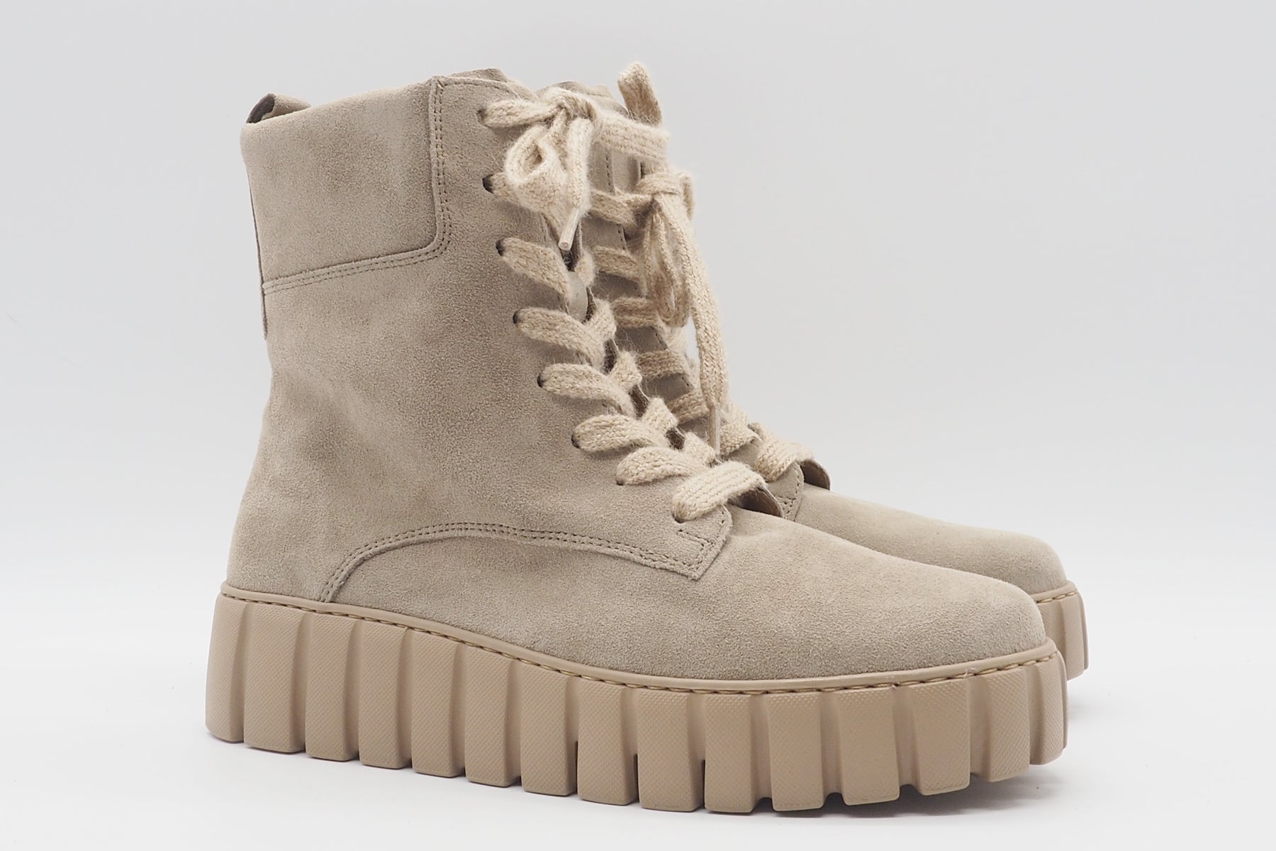 Softe Damen Schnürstiefelette aus Velours in Sand mit Keilsohle - 4cm Damen Stiefeletten Gabor