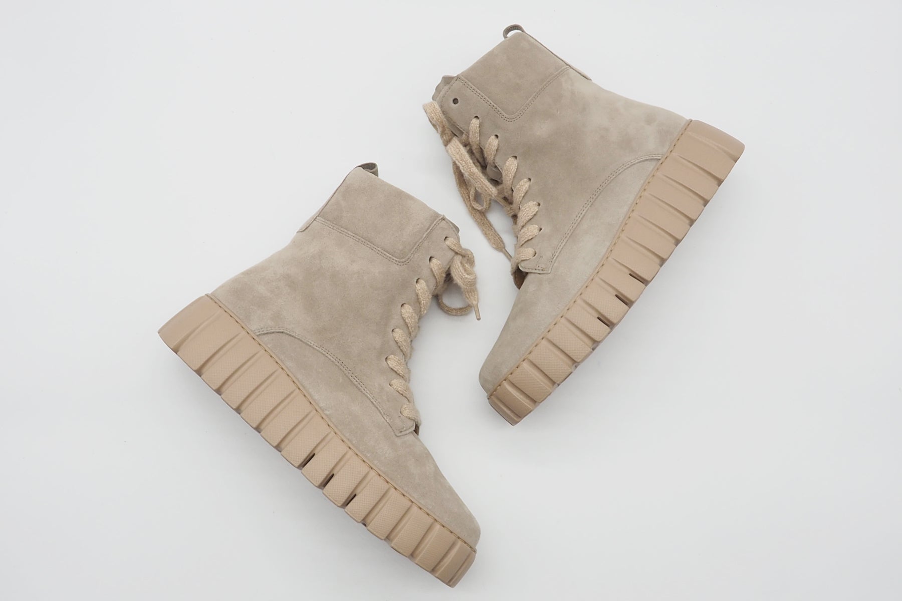 Softe Damen Schnürstiefelette aus Velours in Sand mit Keilsohle - 4cm Damen Stiefeletten Gabor