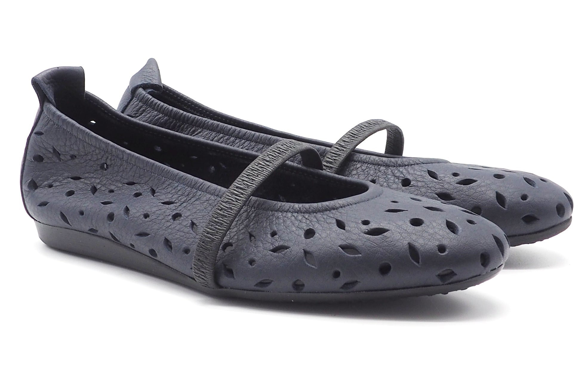 Softer Damen Ballerina aus perforiertem Leder in Blau mit Ristriemen - Lakiri Damen Ballerinas Arche