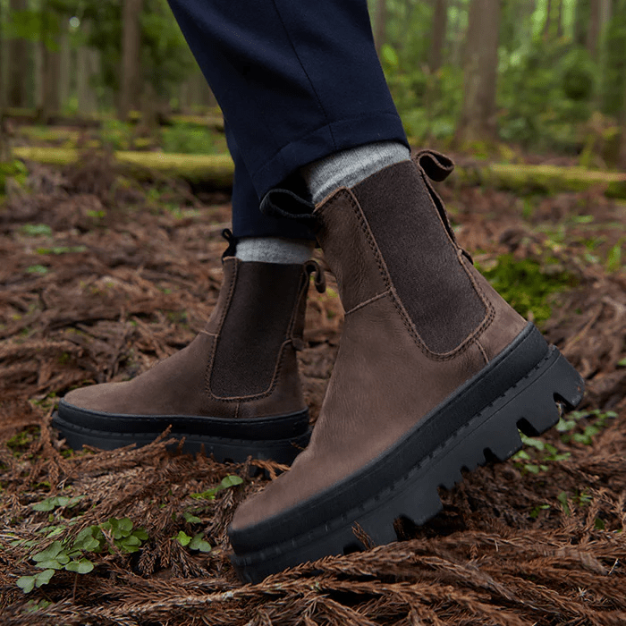 Sportive Damen Booties im Chelseastil aus Nubukleder in Dunkelbraun Damen Boots & Booties Satorisan