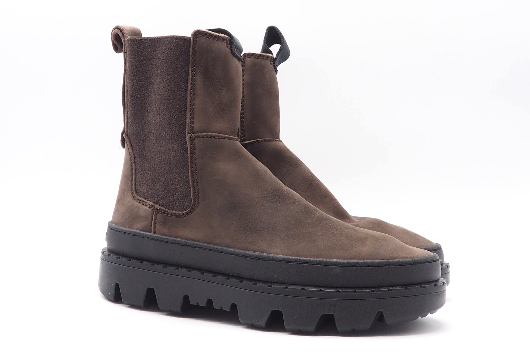 Sportive Damen Booties im Chelseastil aus Nubukleder in Dunkelbraun Damen Boots & Booties Satorisan