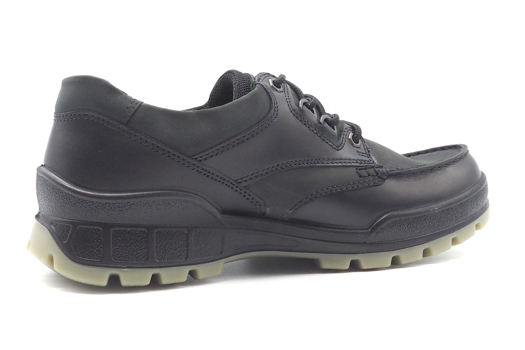 Sportiver Herren Halbschuh aus geöltem Nubuk in Schwarz & GORE-TEX® Membrane Herren Sneaker Ecco