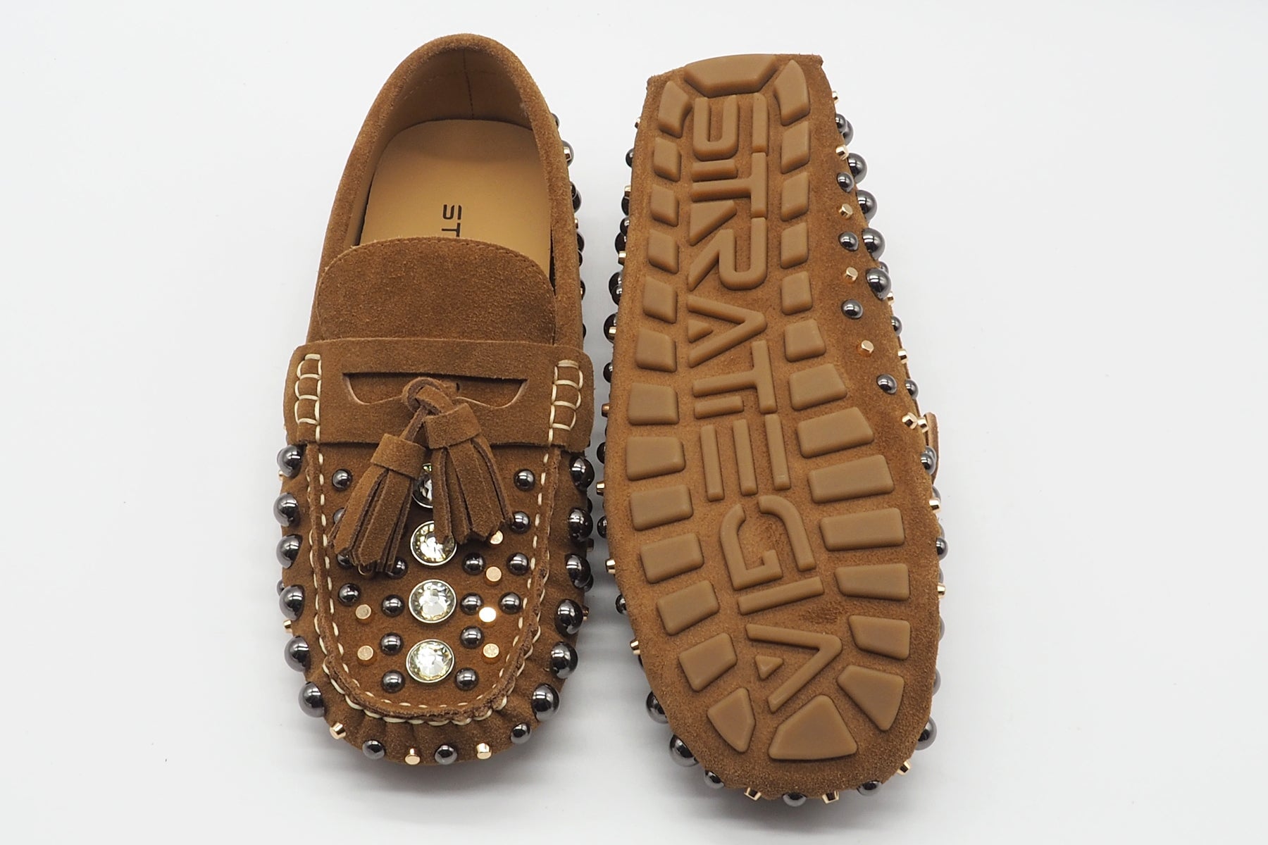 Stylischer Damen Moccassin aus Velours in Braun mit Nieten & Steinen Damen Loafers & Schnürer Strategia
