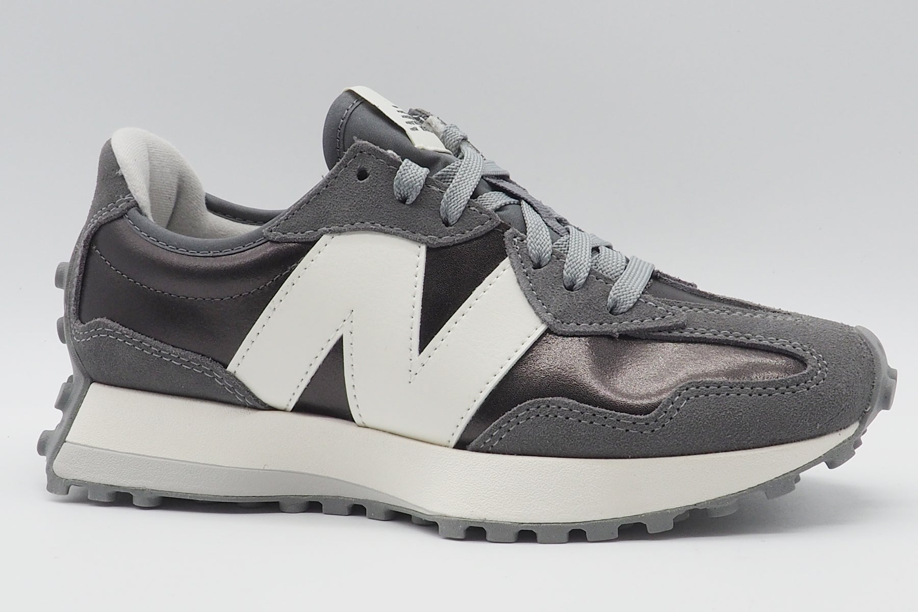 Stylischer Damen Sneaker 327 Metallicleder & Grau Damen Sneaker New Balance