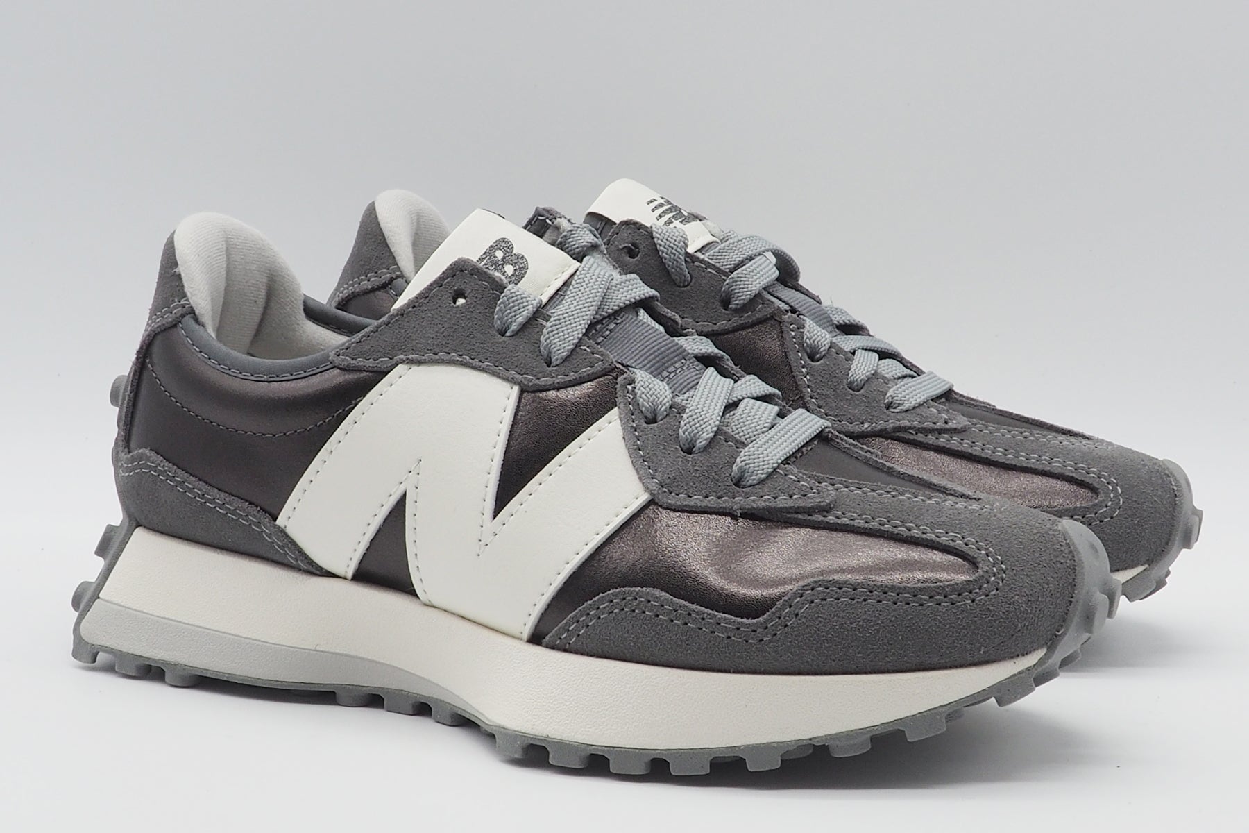 Stylischer Damen Sneaker 327 Metallicleder & Grau Damen Sneaker New Balance